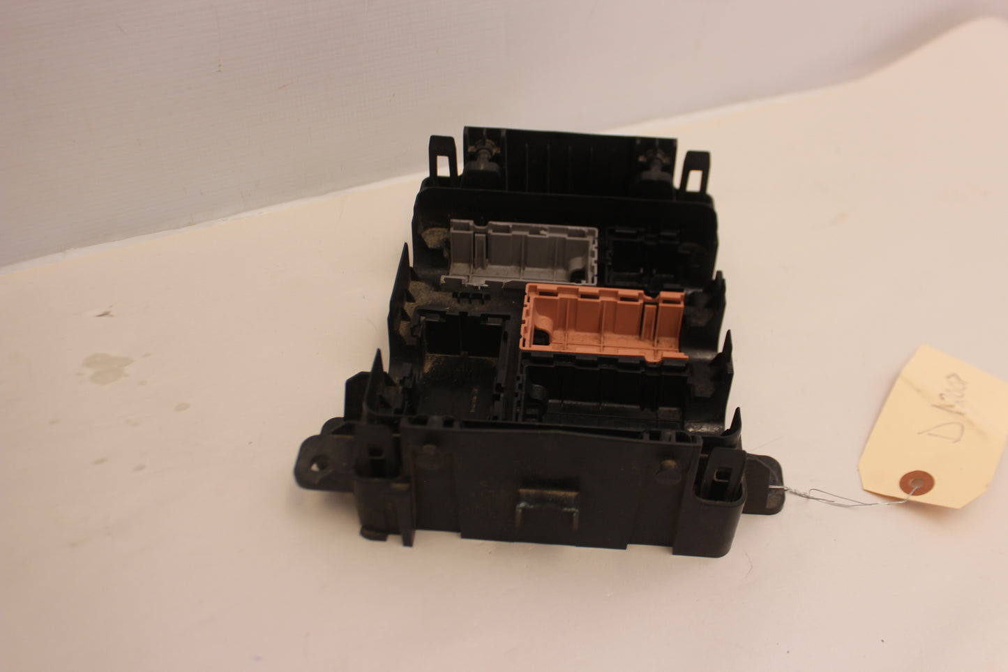 2015 Chevrolet SS Sedan Fuse Panel Retainer Block OEM - Day's Parts Yard