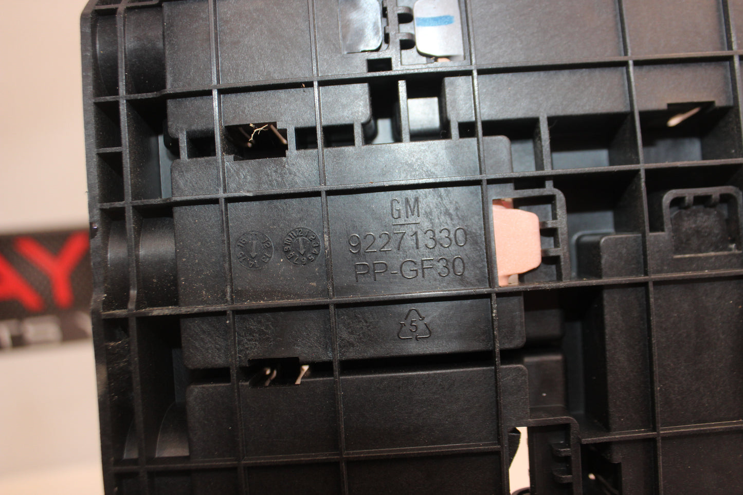 2015 Chevrolet SS Sedan Fuse Panel Retainer Block OEM - Day's Parts Yard