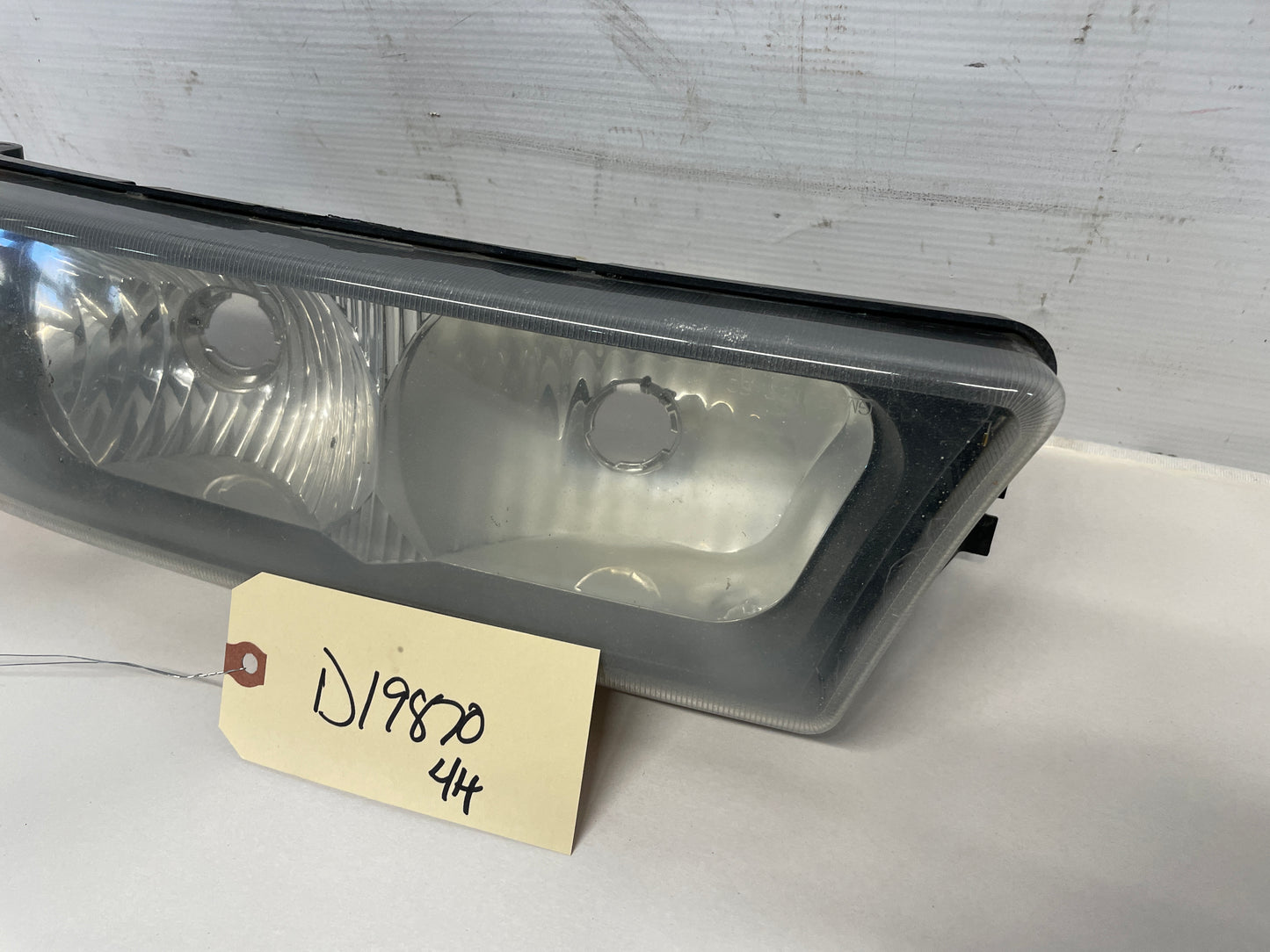 2004 Chevy Silverado 2500HD LH Driver Side Headlight OEM - Day's Parts Yard