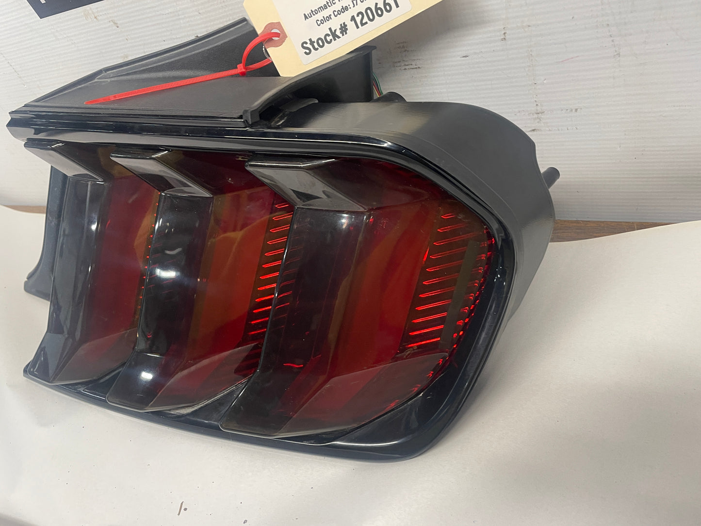 2019 Ford Mustang GT RH Passenger Taillight Tail Light OEM - Day's Parts Yard