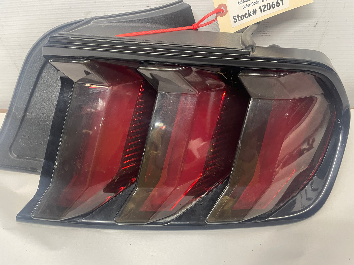 2019 Ford Mustang GT RH Passenger Taillight Tail Light OEM - Day's Parts Yard