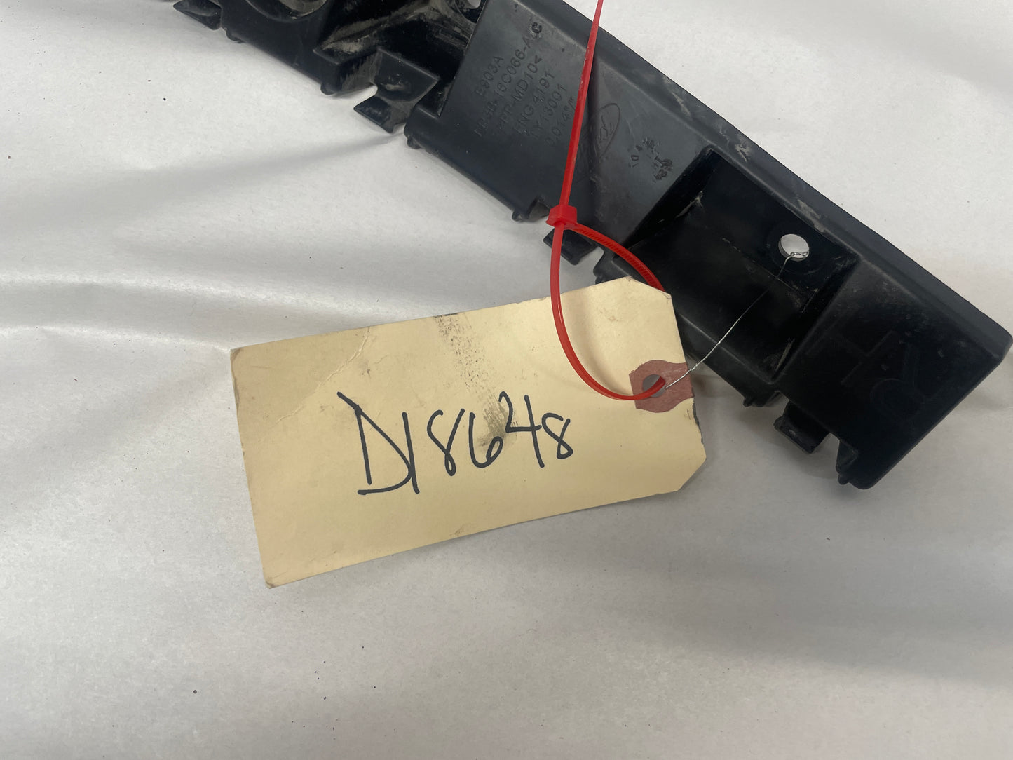 2019 Ford Mustang GT RH Passenger Fender Rocker Molding Mount Bracket OEM - Day's Parts Yard