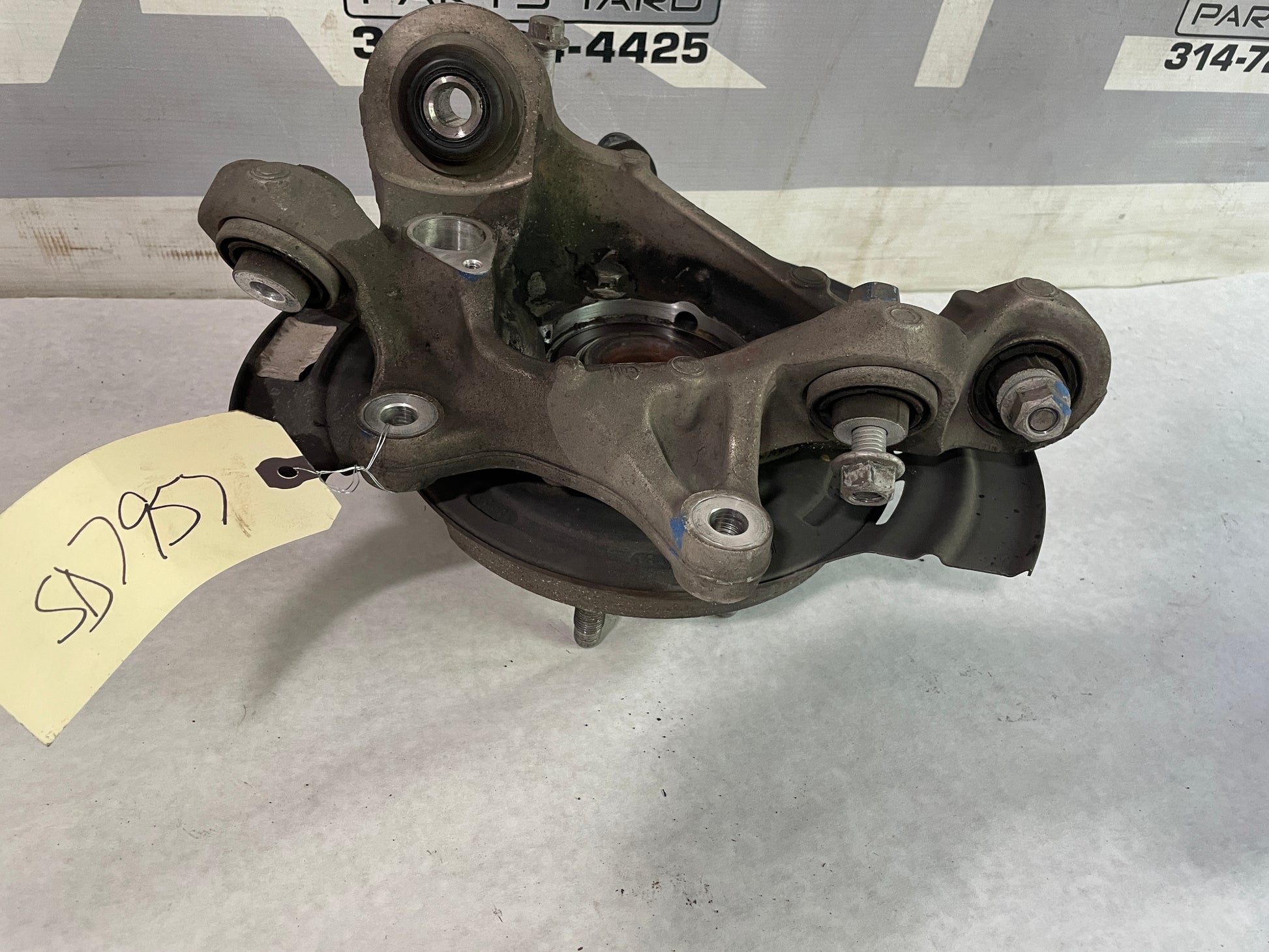 2018 Cadillac CTS-V Rear LH Driver Knuckle Spindle Hub OEM - Day's Parts Yard