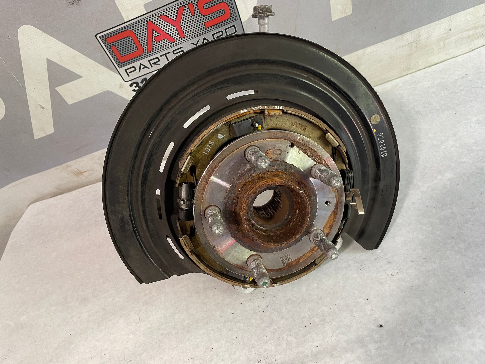 2018 Cadillac CTS-V Rear LH Driver Knuckle Spindle Hub OEM - Day's Parts Yard