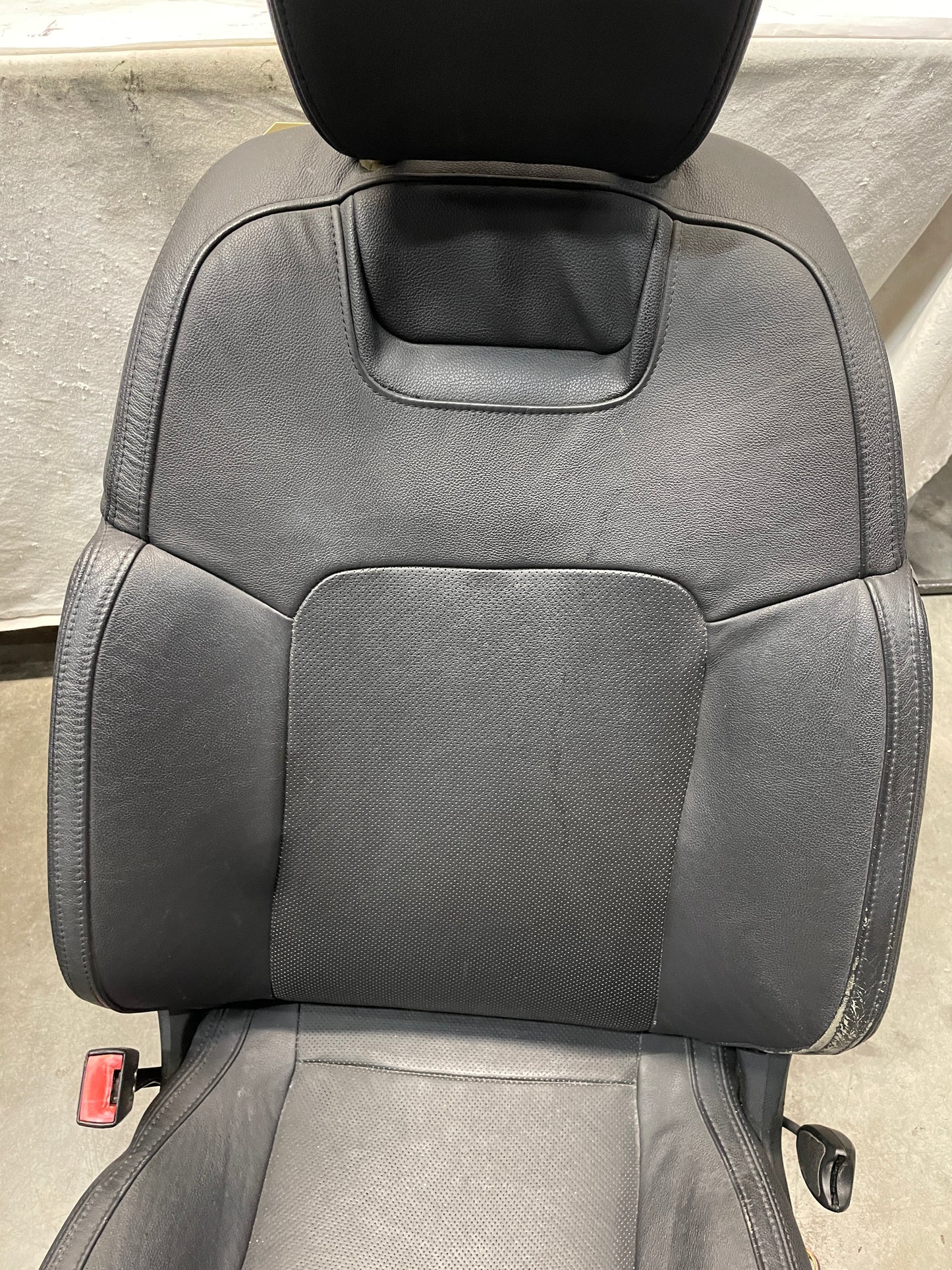 2008 Pontiac G8 Base Seats Fronts and Rear OEM - Day's Parts Yard