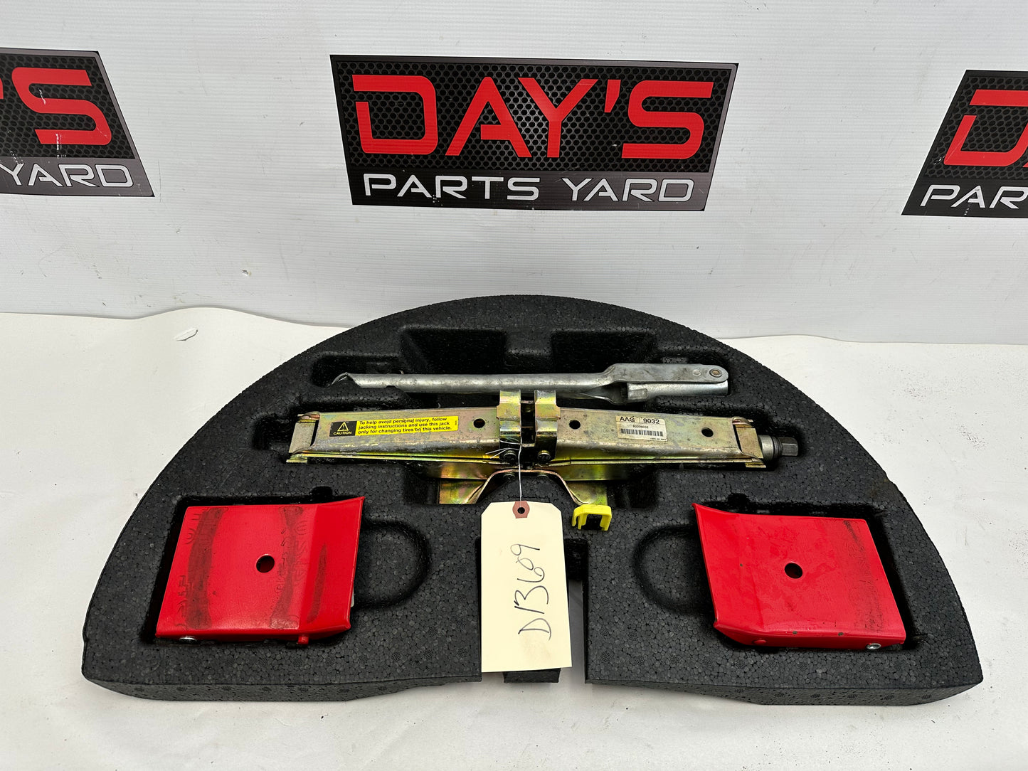 2006 Pontiac GTO Emergency Tire Jack Tool Kit OEM - Day's Parts Yard