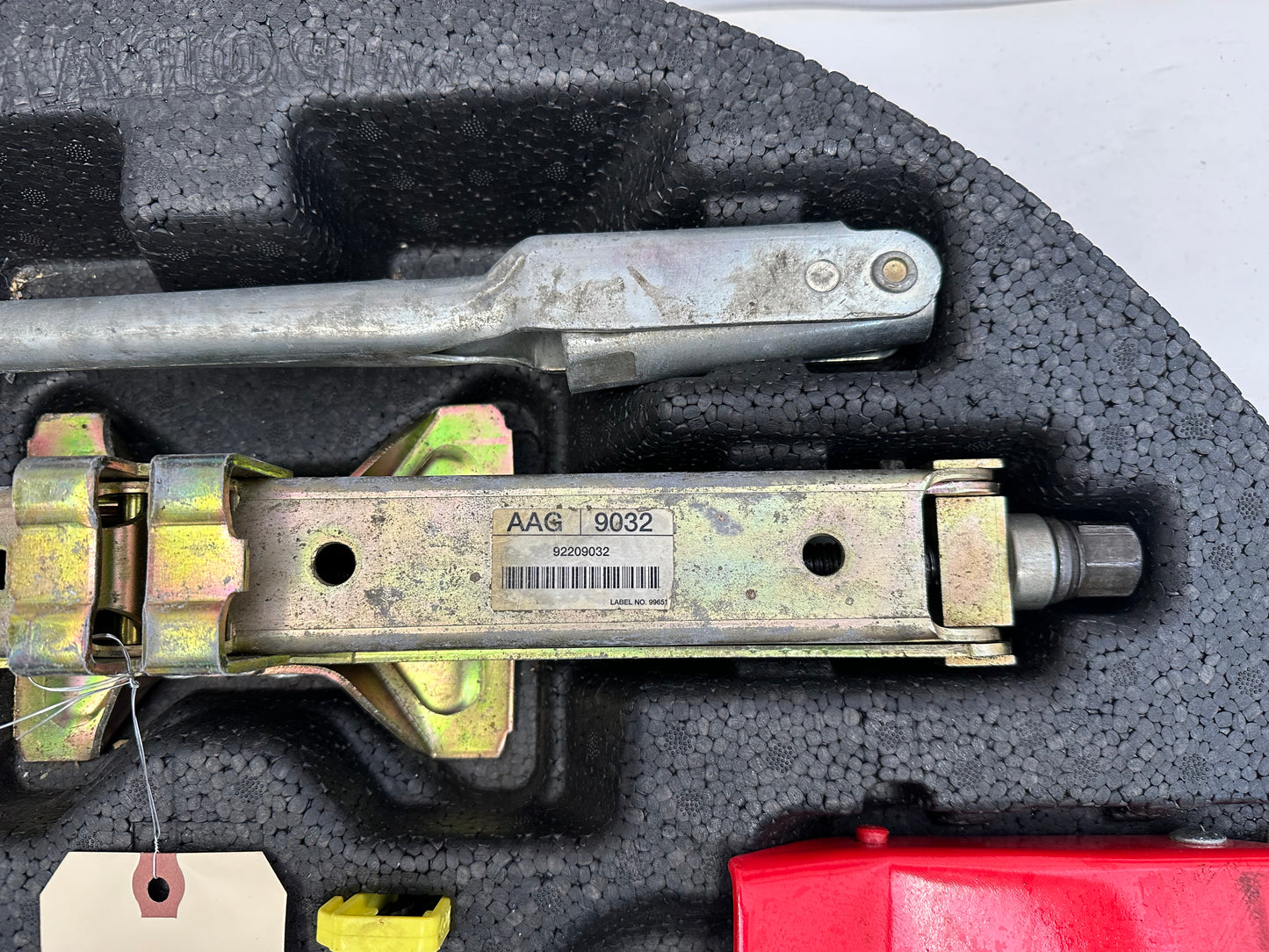 2006 Pontiac GTO Emergency Tire Jack Tool Kit OEM - Day's Parts Yard