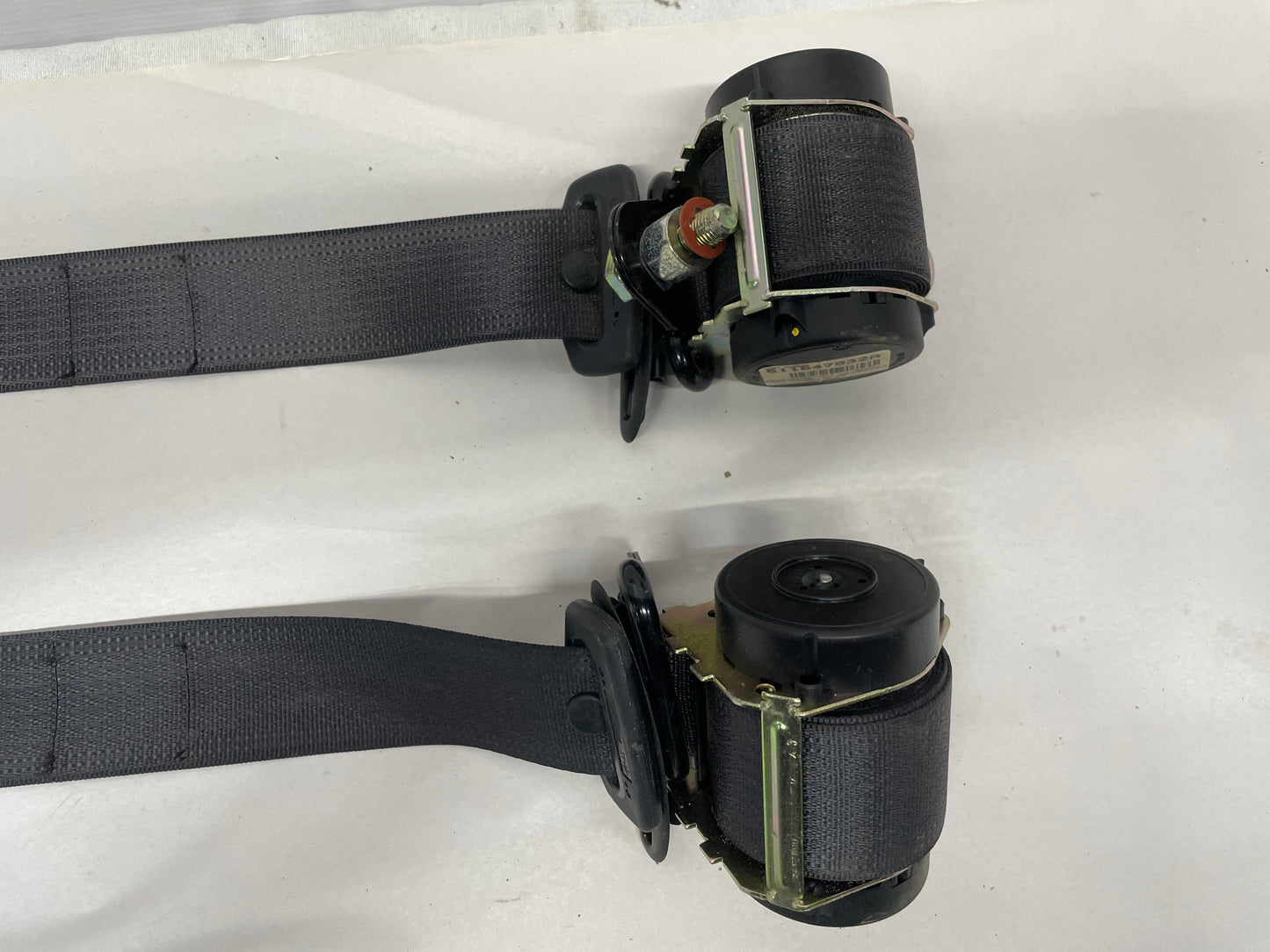 2004 Pontiac GTO RH & LH Rear Seat Belt Seatbelt Retractor OEM - Day's Parts Yard