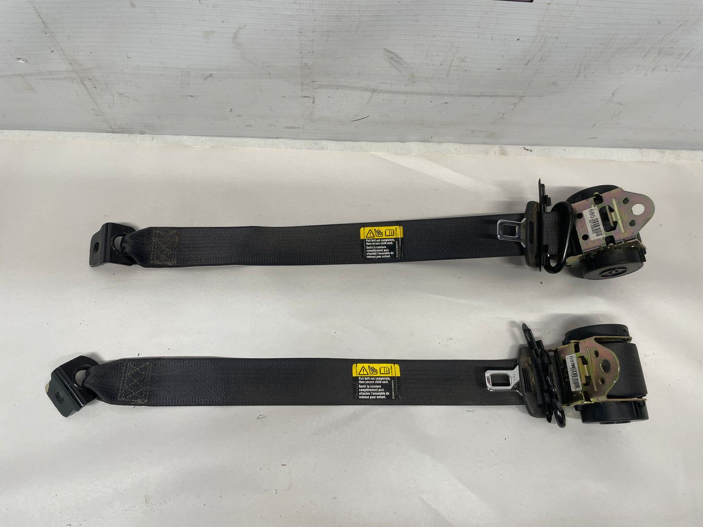 2004 Pontiac GTO RH & LH Rear Seat Belt Seatbelt Retractor OEM - Day's Parts Yard