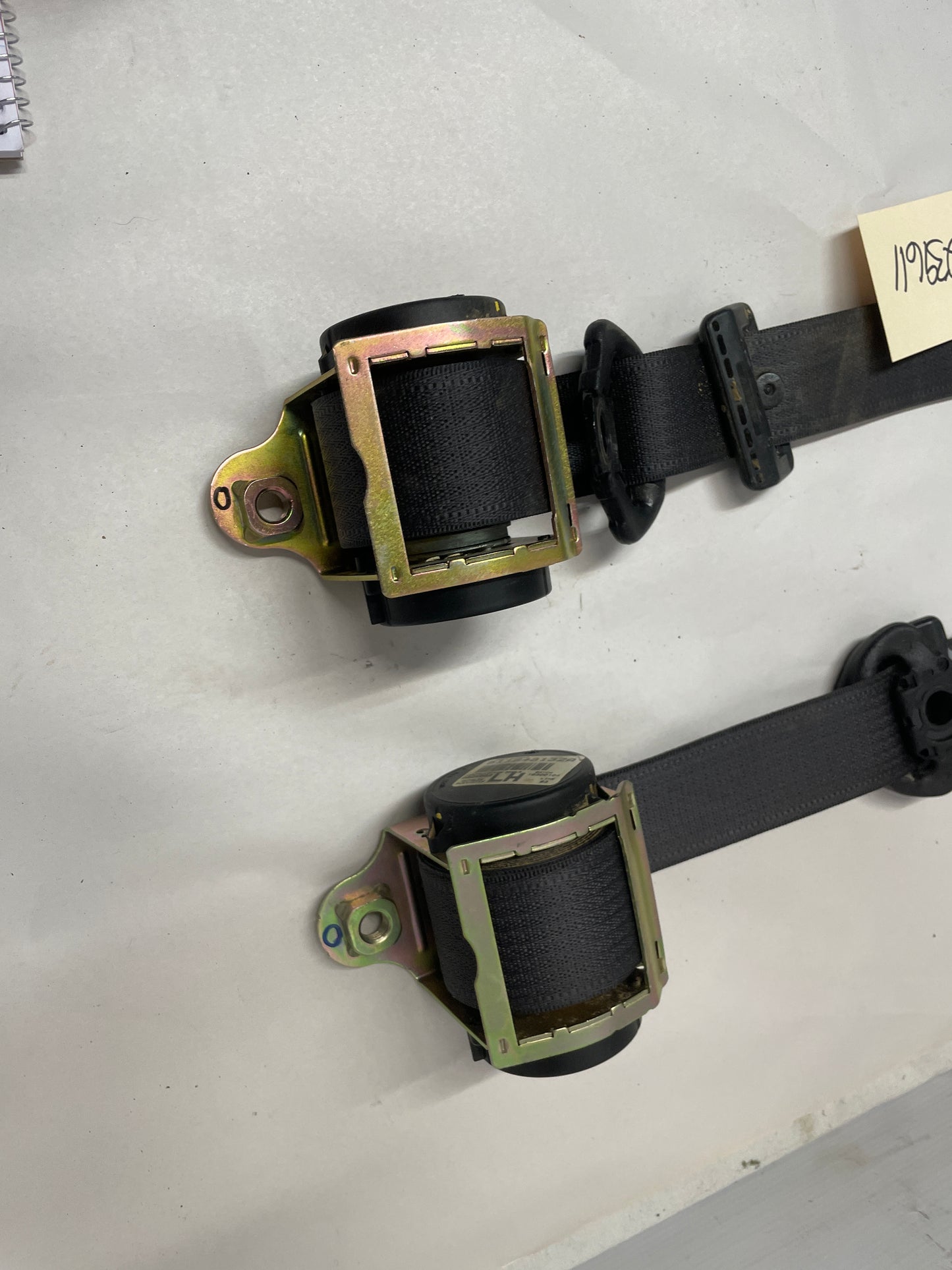 2004 Pontiac GTO LH & RH Front Seat Belt Retractors OEM - Day's Parts Yard