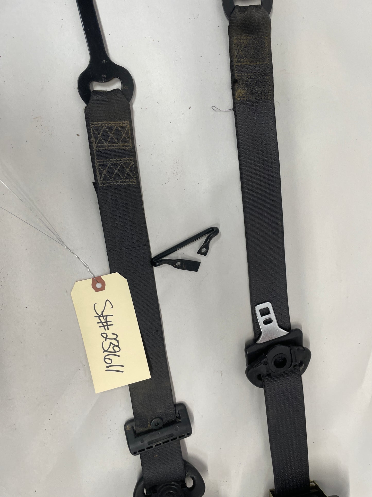 2004 Pontiac GTO LH & RH Front Seat Belt Retractors OEM - Day's Parts Yard