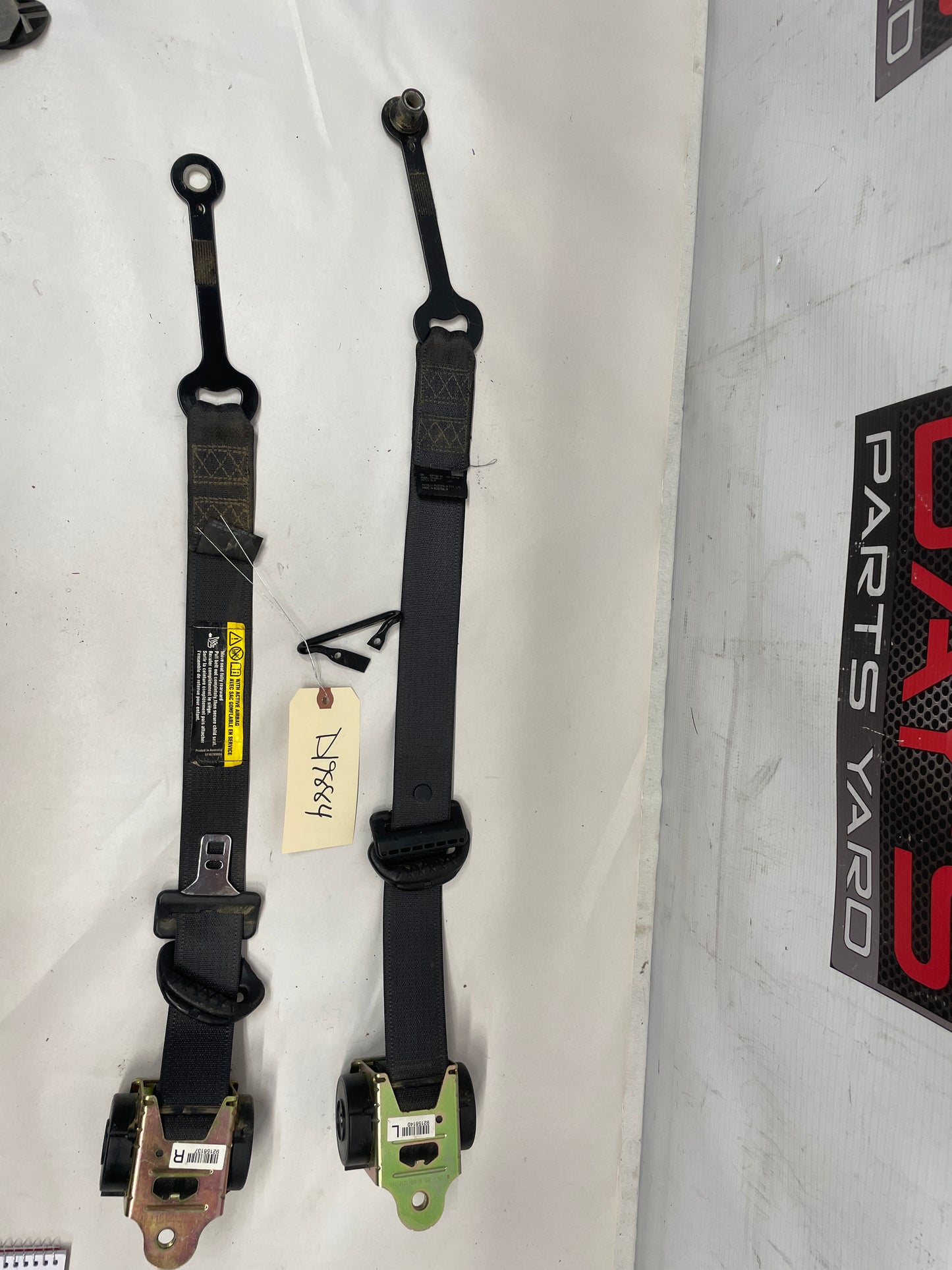 2004 Pontiac GTO LH & RH Front Seat Belt Retractors OEM - Day's Parts Yard