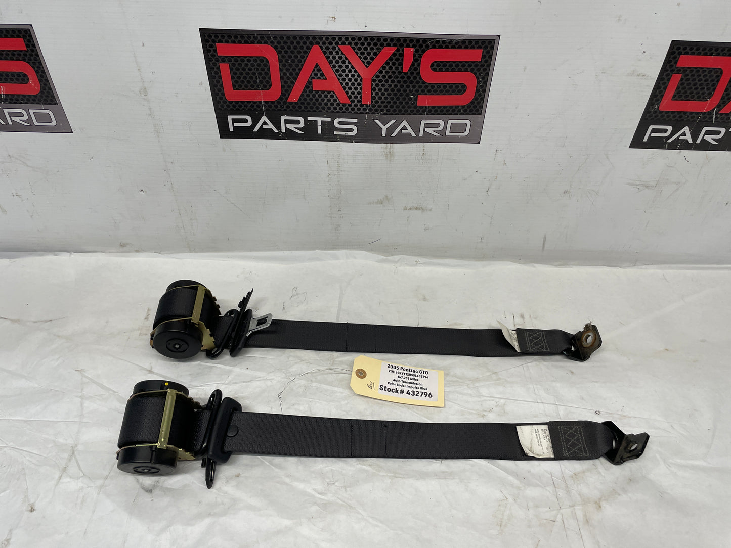 2005 Pontiac GTO RH & LH Rear Seat Belt Seatbelt Retractors OEM - Day's Parts Yard