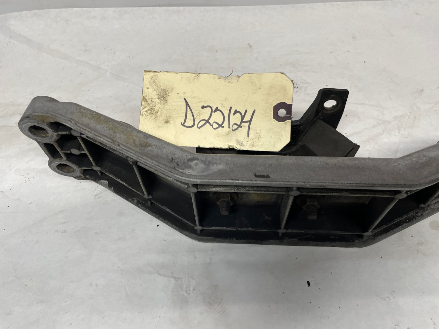 2005 Pontiac GTO Automatic Transmission Crossmember Bracket - Day's Parts Yard