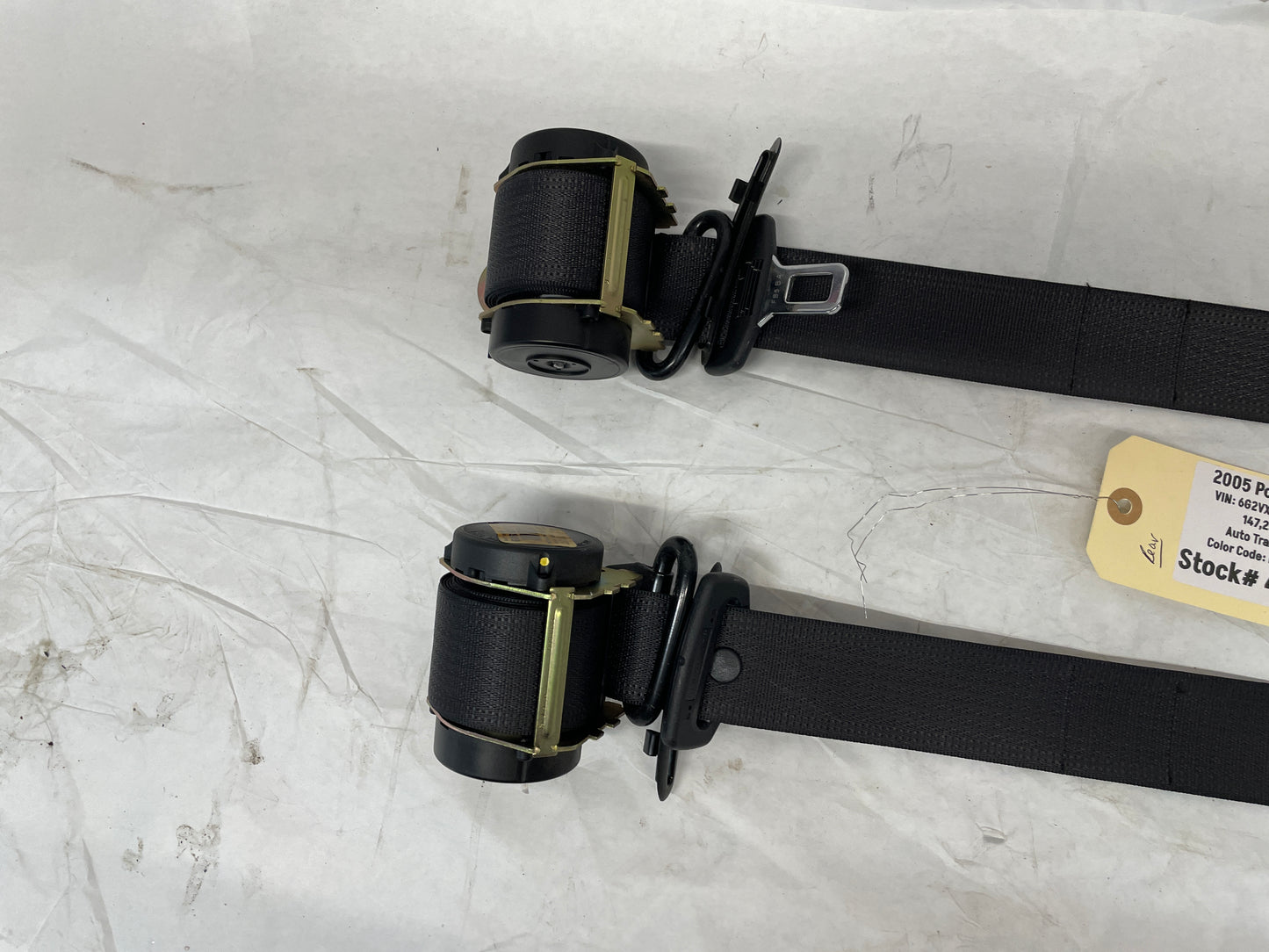 2005 Pontiac GTO RH & LH Rear Seat Belt Seatbelt Retractors OEM - Day's Parts Yard
