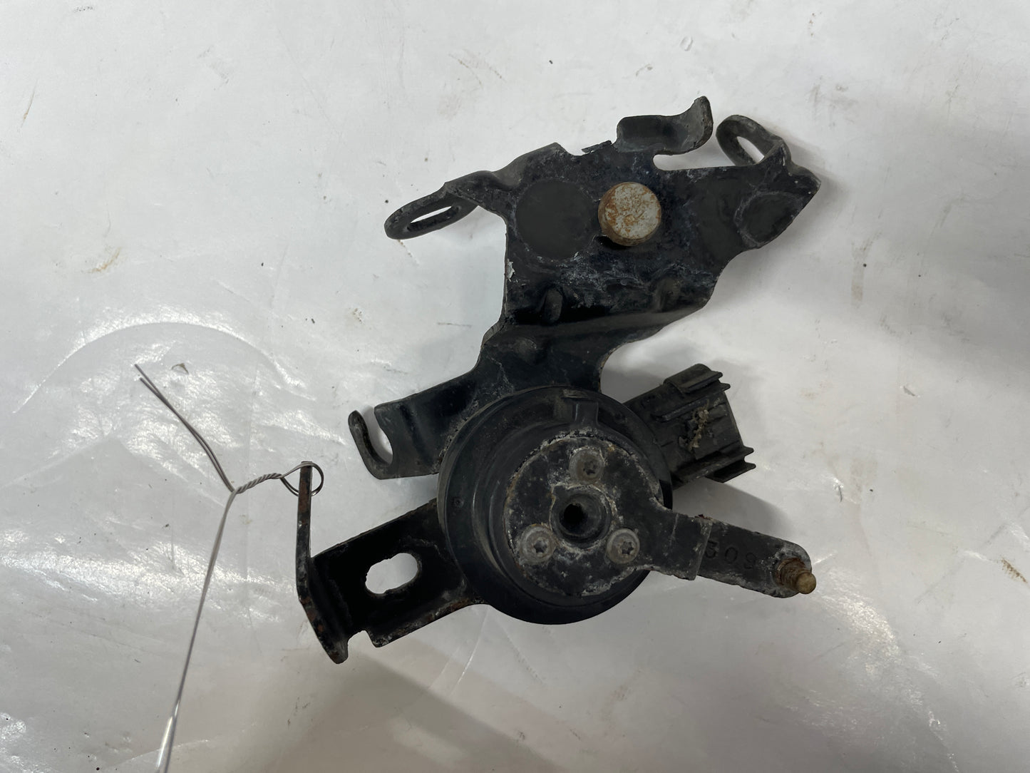 2016 Chevy SS Sedan RH & LH Front Ride Height Suspension Head Lamp Sensor OEM - Day's Parts Yard
