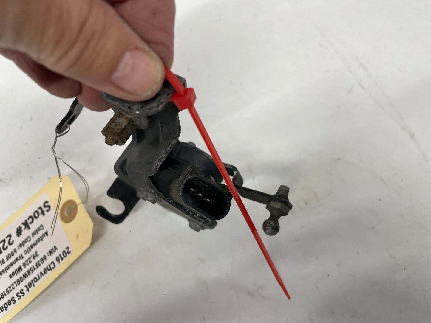 2016 Chevy SS Sedan RH & LH Front Ride Height Suspension Head Lamp Sensor OEM - Day's Parts Yard