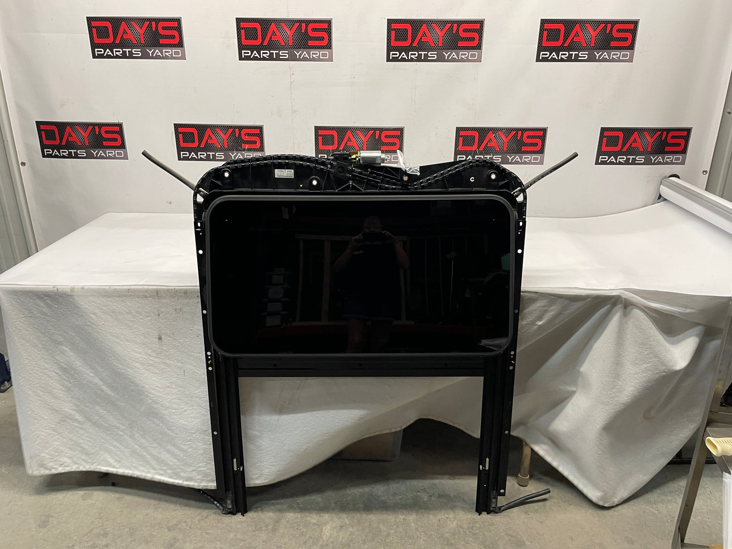 2016 Chevy SS Sedan Complete Sunroof Sun Moon Roof Assembly OEM - Day's Parts Yard