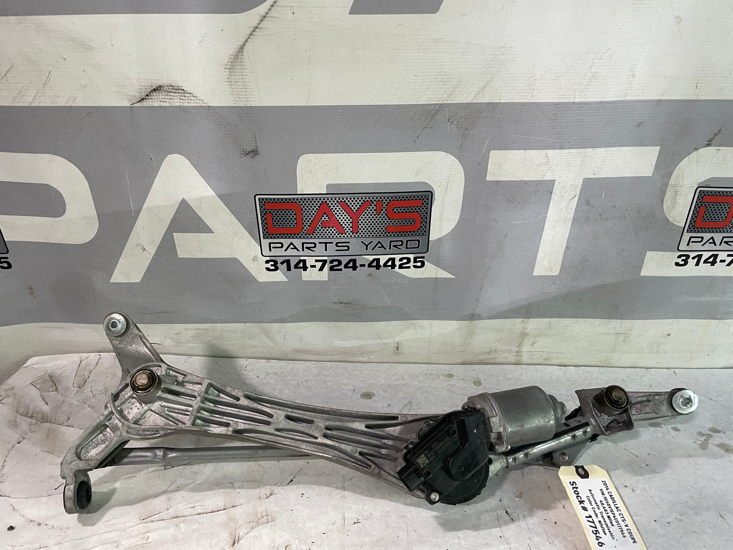 2014 Cadillac CTS-V Coupe Windshield Wiper Transmission Linkage Motor OEM - Day's Parts Yard