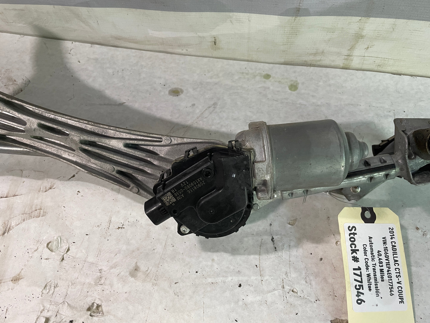 2014 Cadillac CTS-V Coupe Windshield Wiper Transmission Linkage Motor OEM - Day's Parts Yard