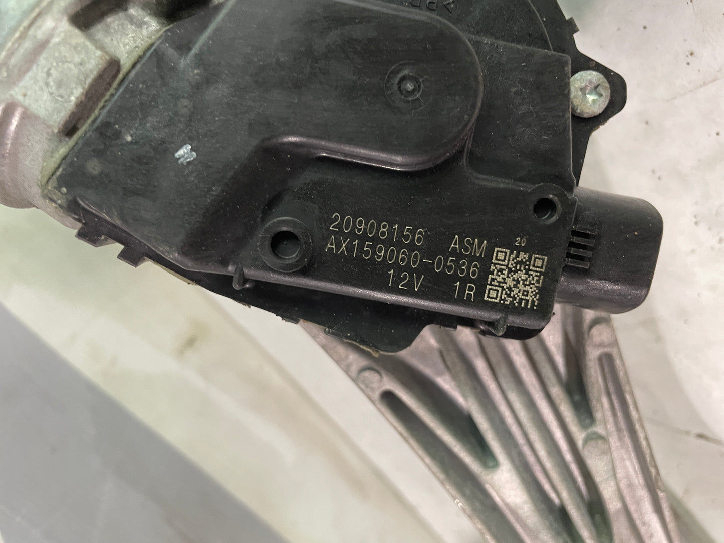 2014 Cadillac CTS-V Coupe Windshield Wiper Transmission Linkage Motor OEM - Day's Parts Yard