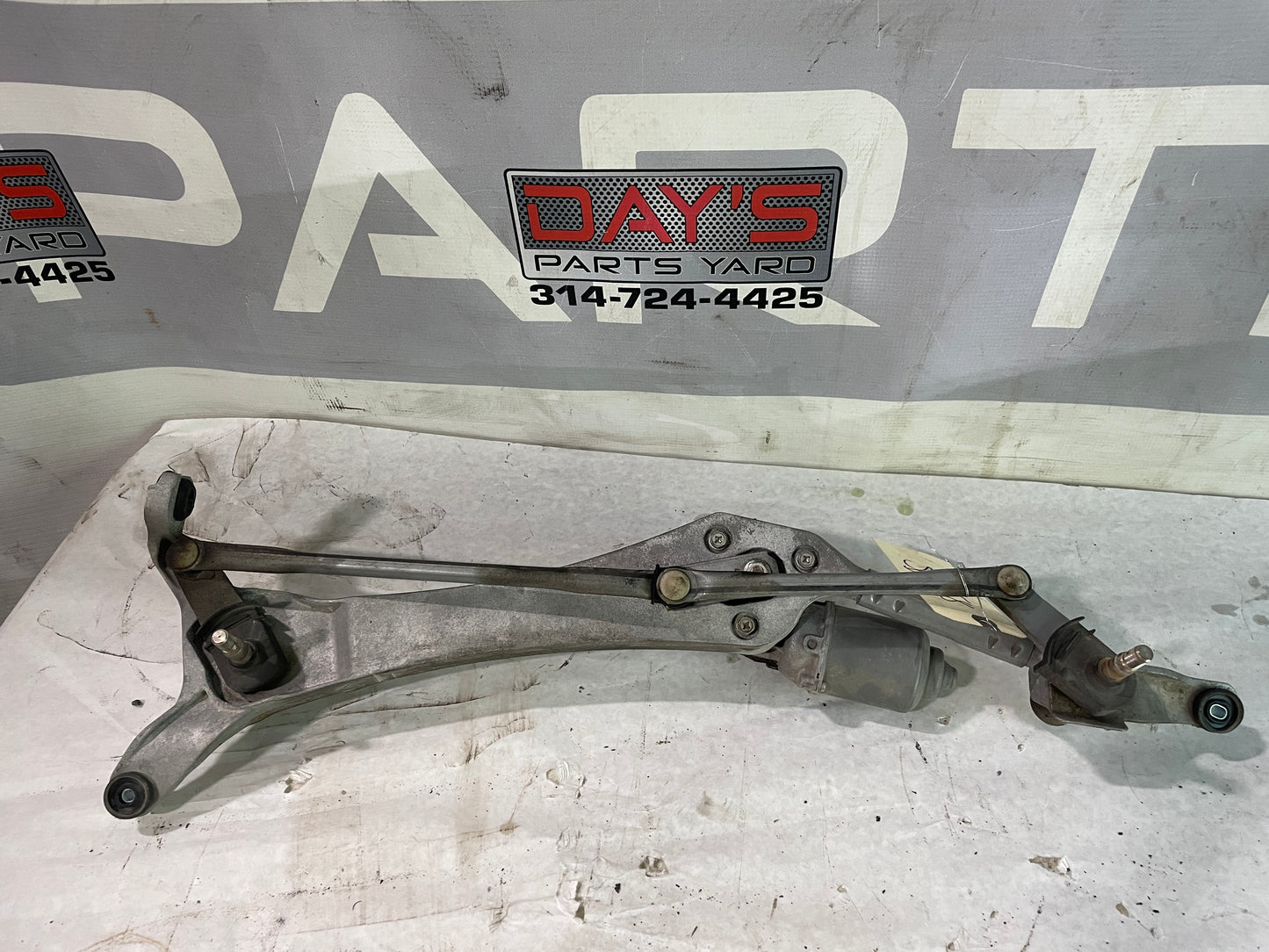 2014 Cadillac CTS-V Coupe Windshield Wiper Transmission Linkage Motor OEM - Day's Parts Yard