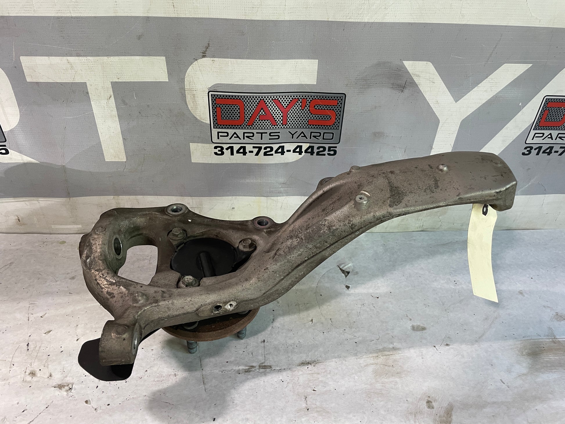2014 Cadillac CTS-V Coupe Front LH Driver Spindle Knuckle Hub Assembly OEM - Day's Parts Yard