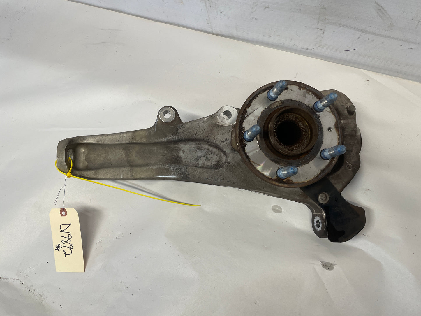 2014 Cadillac CTS-V Coupe RH Passenger Front Spindle Knuckle Hub Assembly OEM - Day's Parts Yard