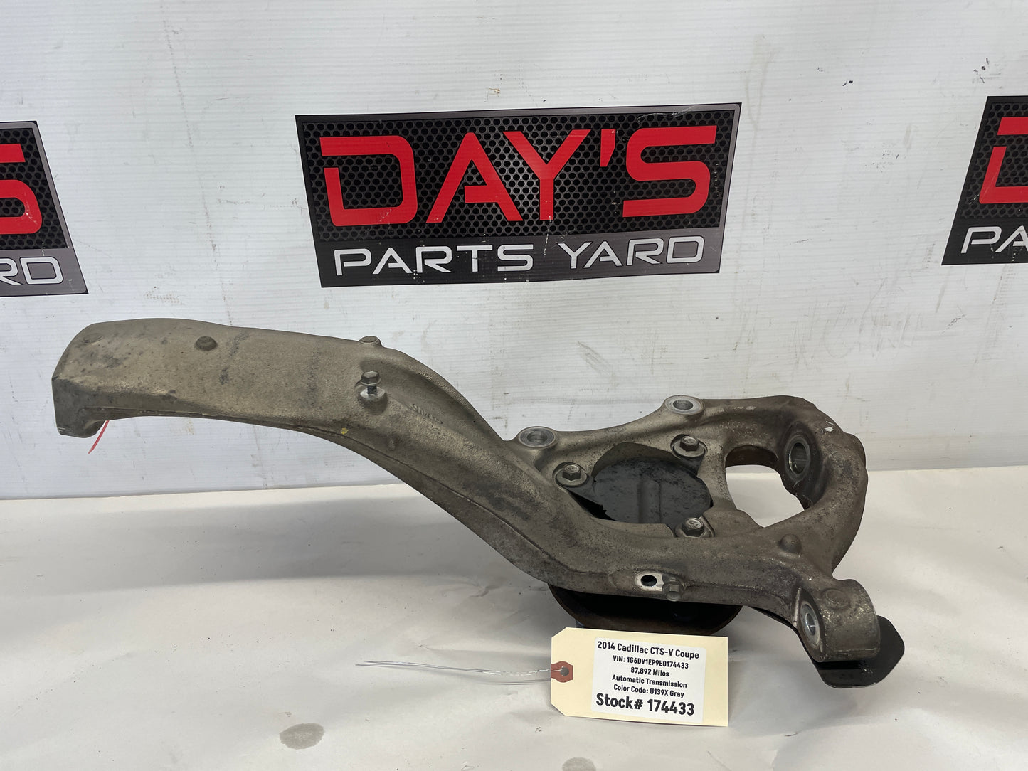 2014 Cadillac CTS-V Coupe RH Passenger Front Spindle Knuckle Hub Assembly OEM - Day's Parts Yard