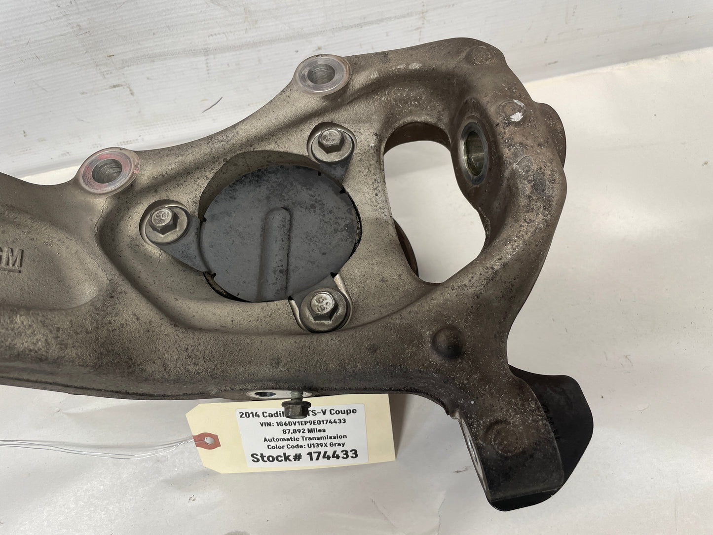 2014 Cadillac CTS-V Coupe RH Passenger Front Spindle Knuckle Hub Assembly OEM - Day's Parts Yard