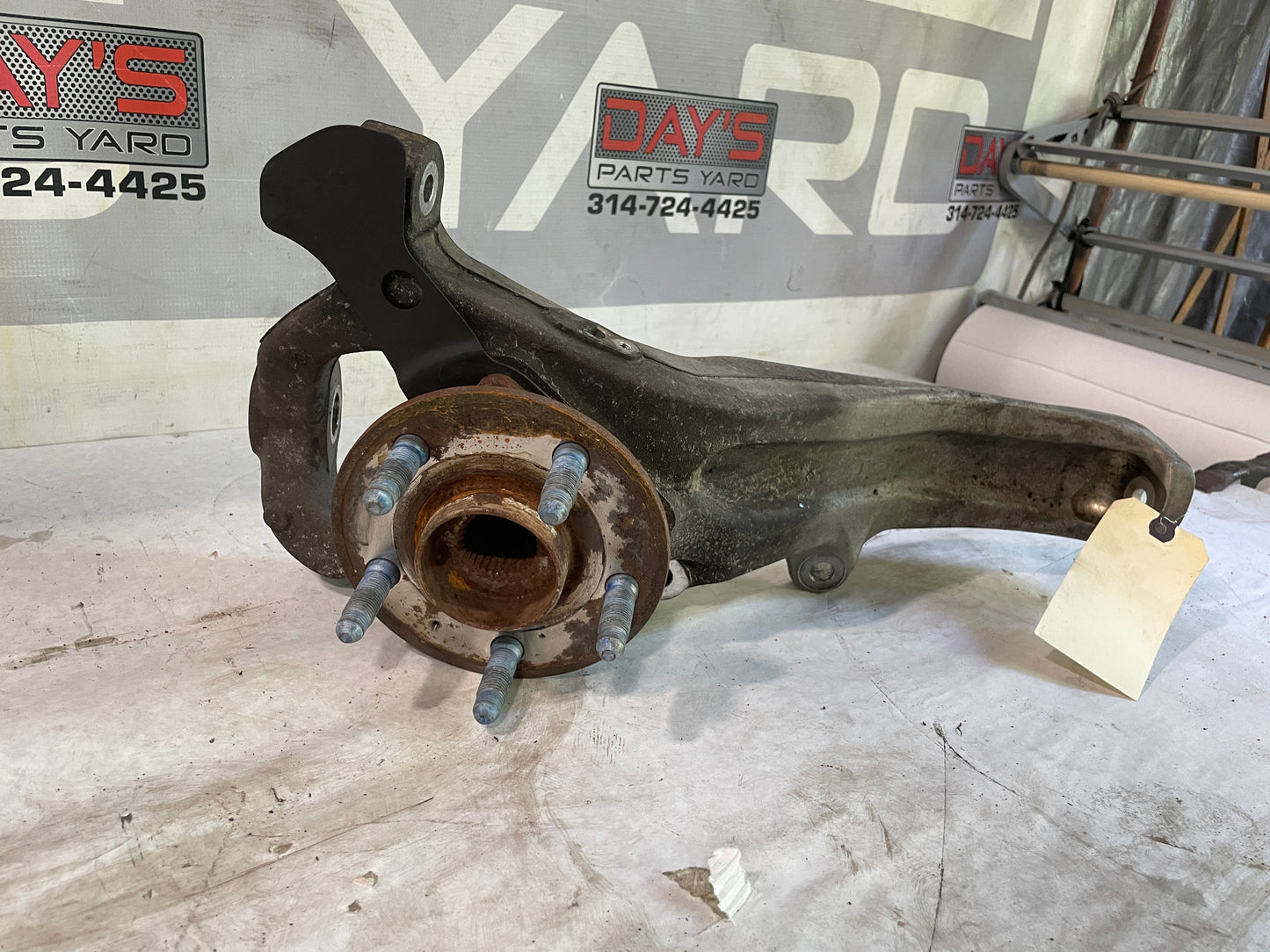 2014 Cadillac CTS-V Coupe Front LH Driver Spindle Knuckle Hub Assembly OEM - Day's Parts Yard