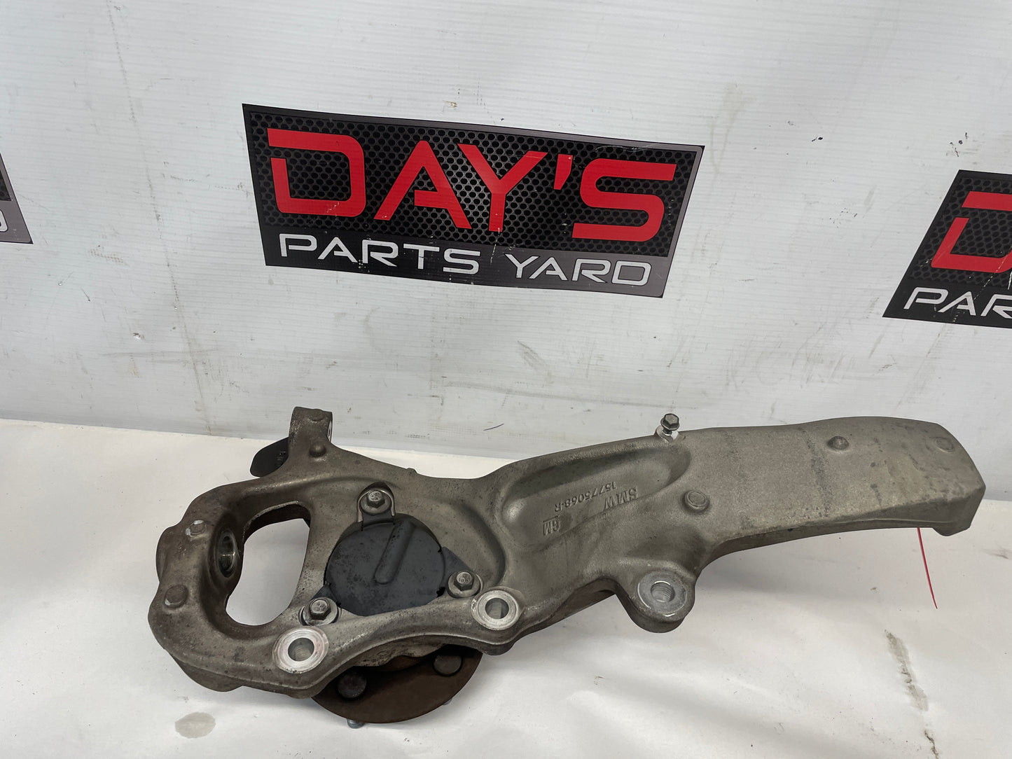 2014 Cadillac CTS-V Coupe RH Passenger Front Spindle Knuckle Hub Assembly OEM - Day's Parts Yard