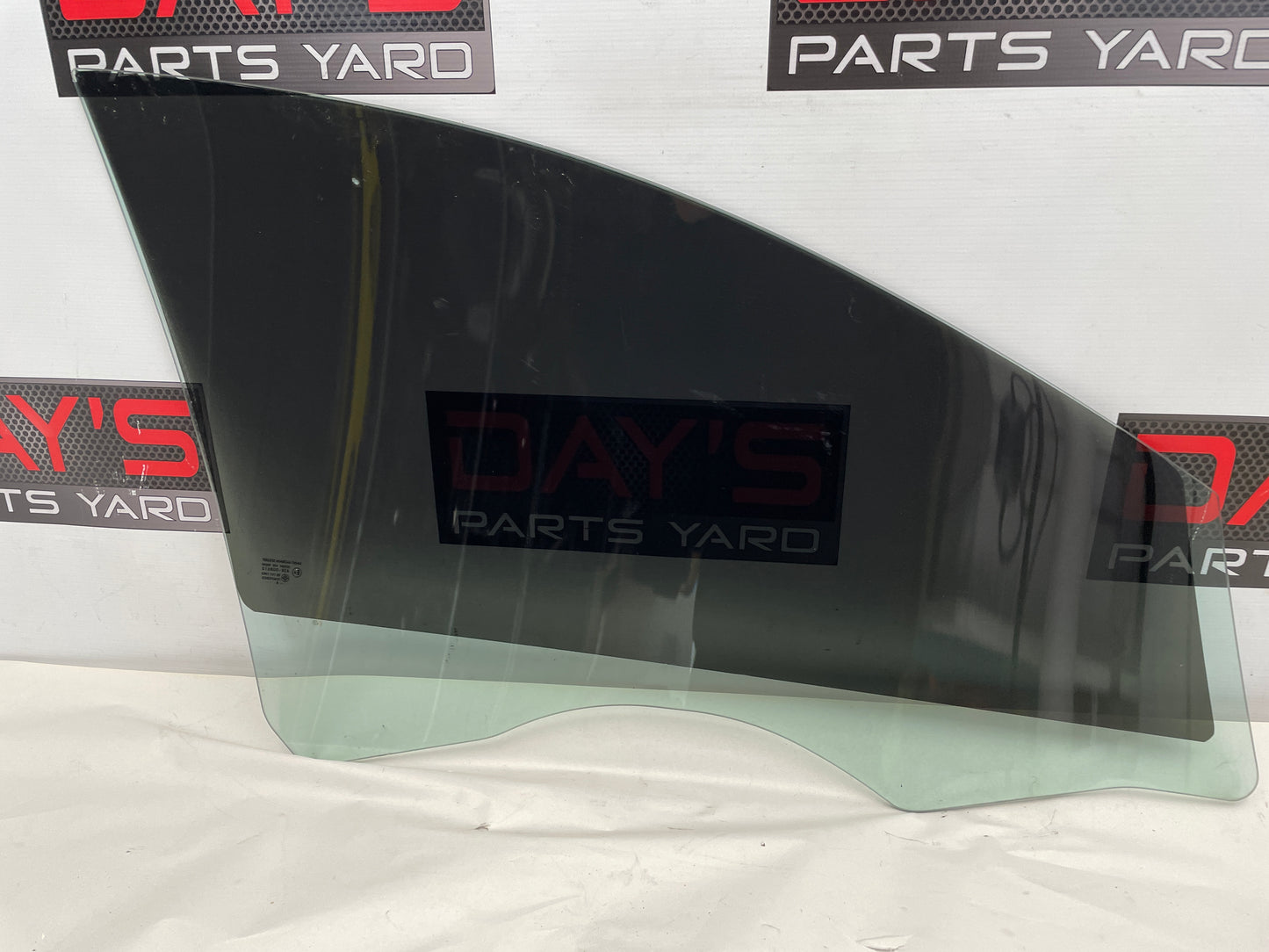 2009 Pontiac G8 GT Front LH Driver Door Window Glass OEM - Day's Parts Yard