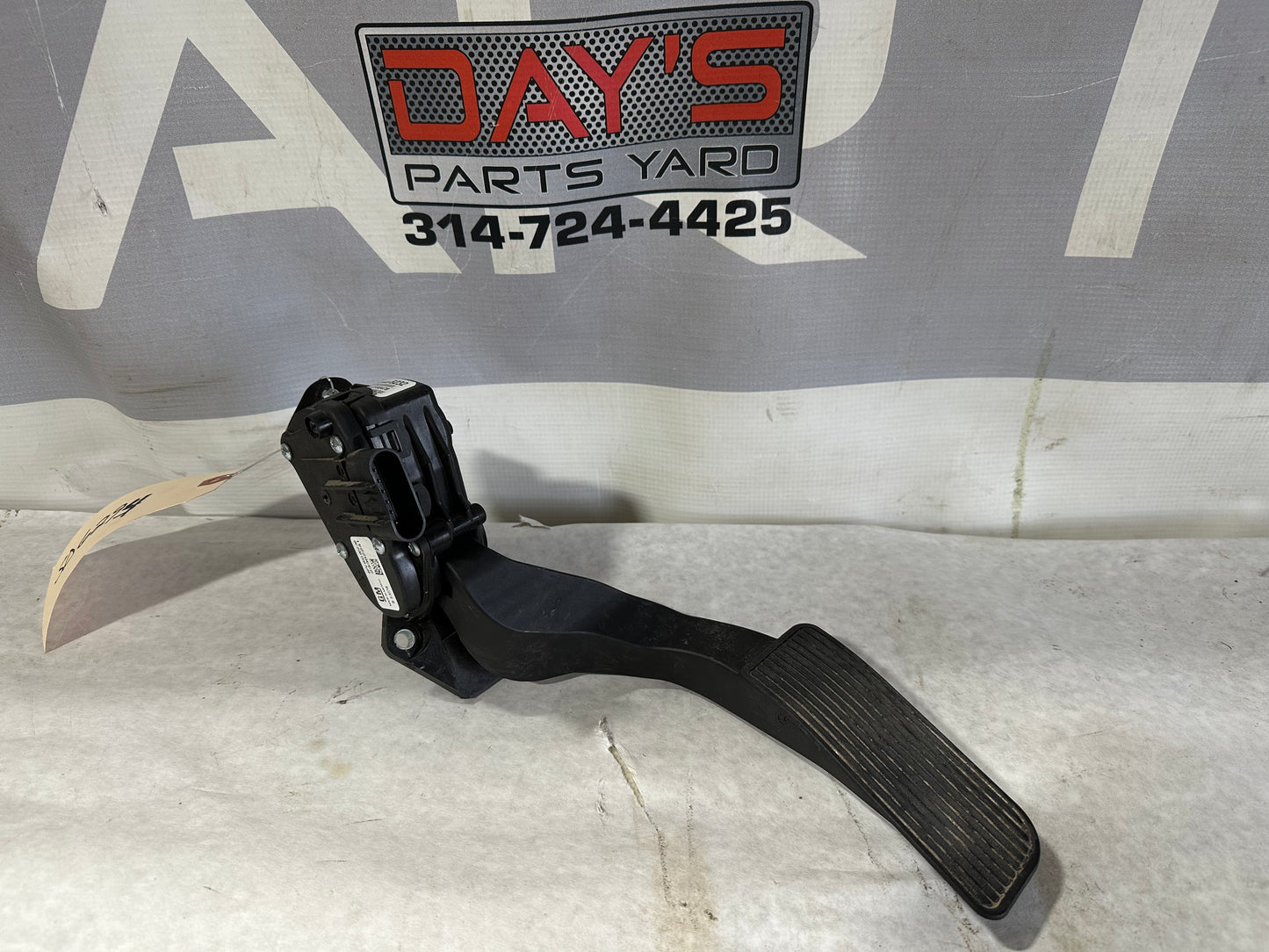 2018 GMC Sierra 1500 SLT Accelerator Gas Pedal Throttle Position Sensor OEM - Day's Parts Yard