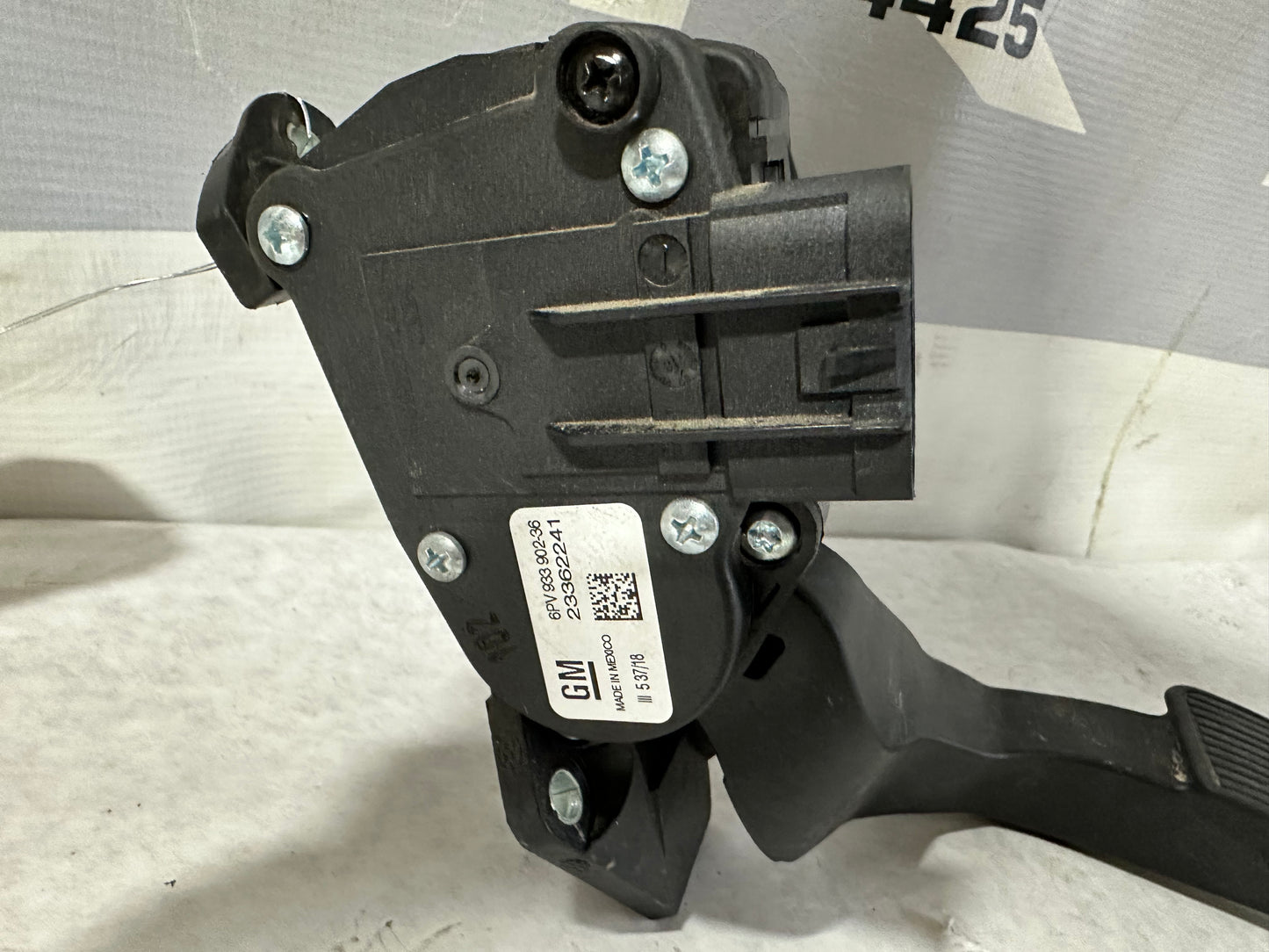 2018 GMC Sierra 1500 SLT Accelerator Gas Pedal Throttle Position Sensor OEM - Day's Parts Yard