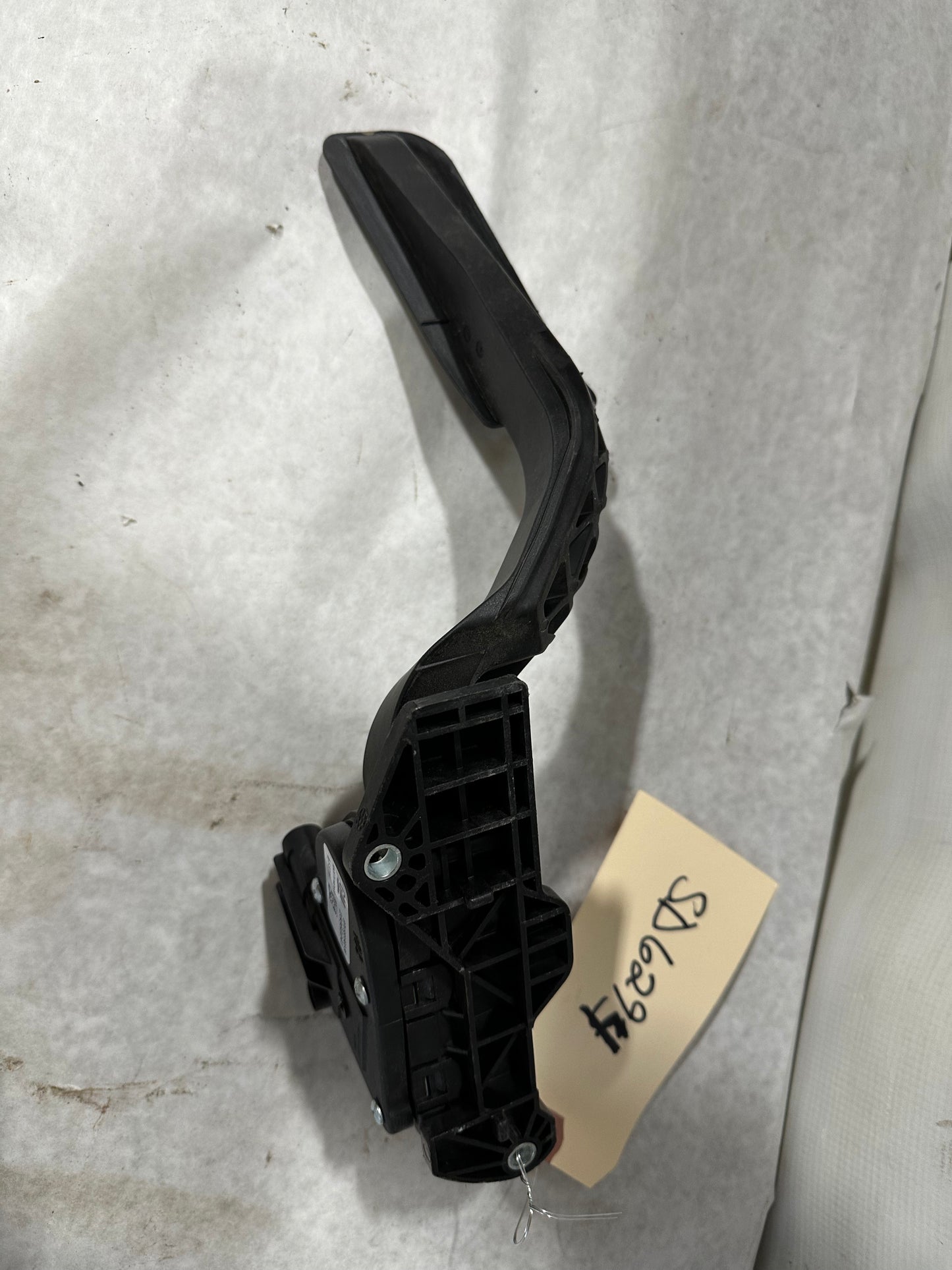 2018 GMC Sierra 1500 SLT Accelerator Gas Pedal Throttle Position Sensor OEM - Day's Parts Yard