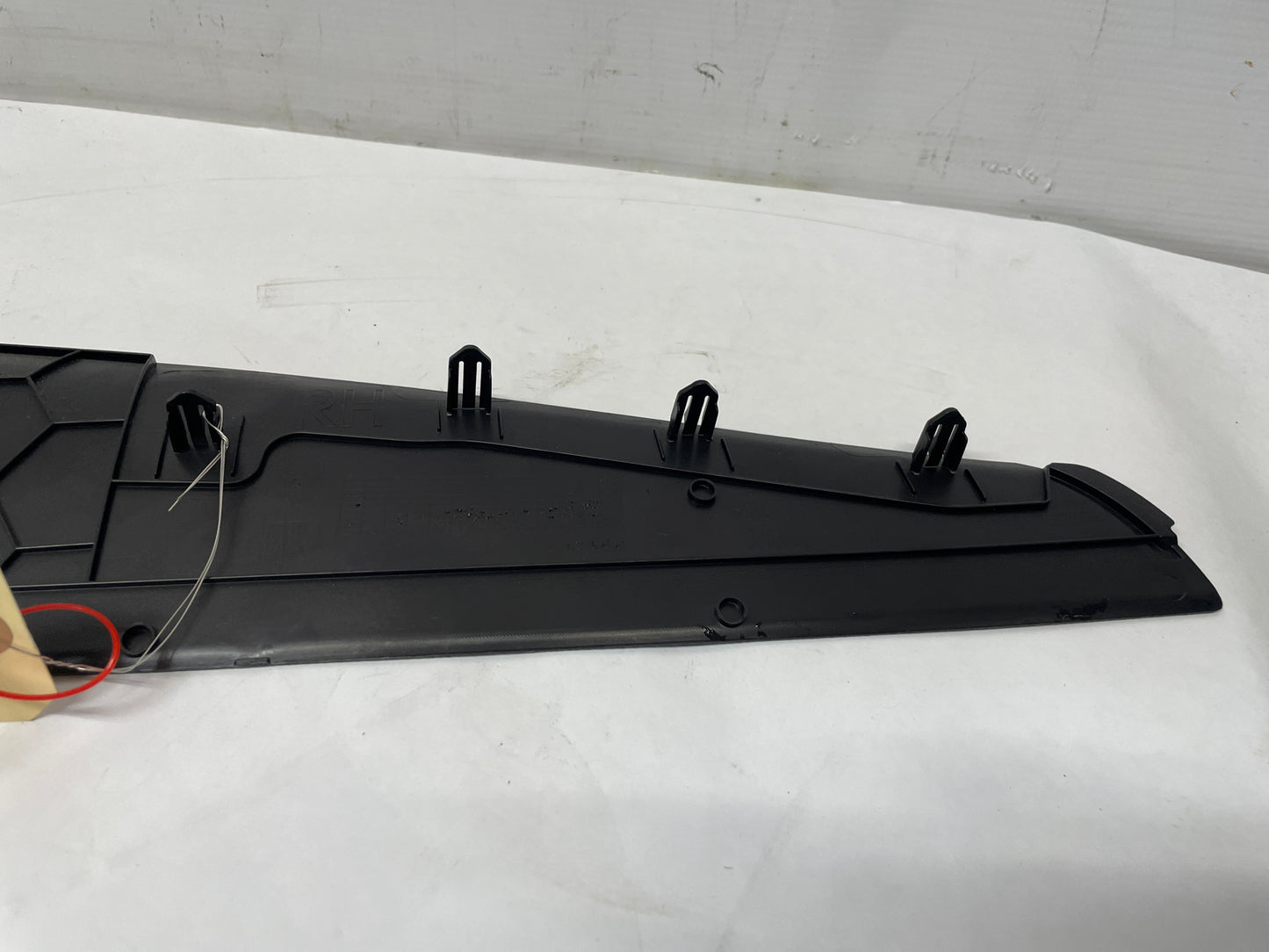 2016 Chevy SS Sedan RH Passenger Center Console Side Trim Extension Molding Panel OEM - Day's Parts Yard
