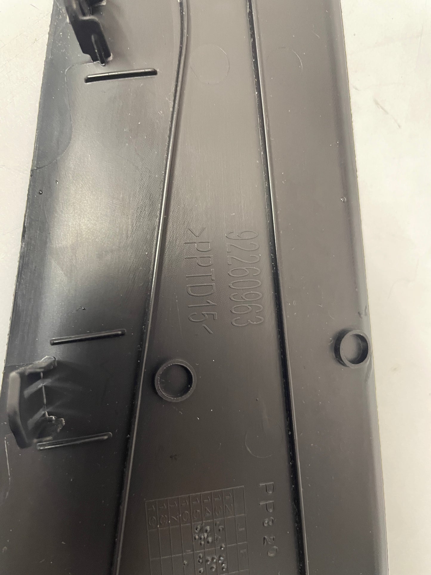 2016 Chevy SS Sedan RH Passenger Center Console Side Trim Extension Molding Panel OEM - Day's Parts Yard