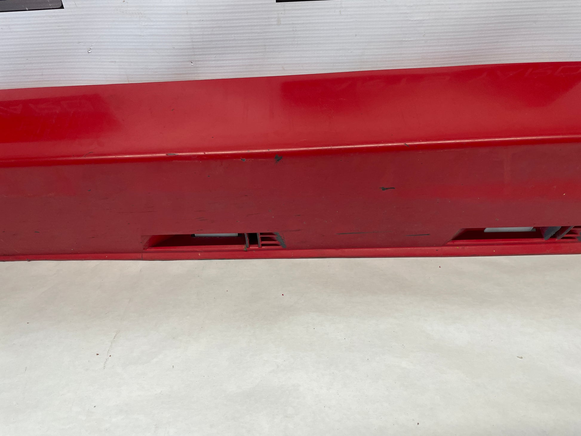2009 Pontiac G8 LH Driver Rocker Molding Side Skirt Panel Trim Red OEM - Day's Parts Yard