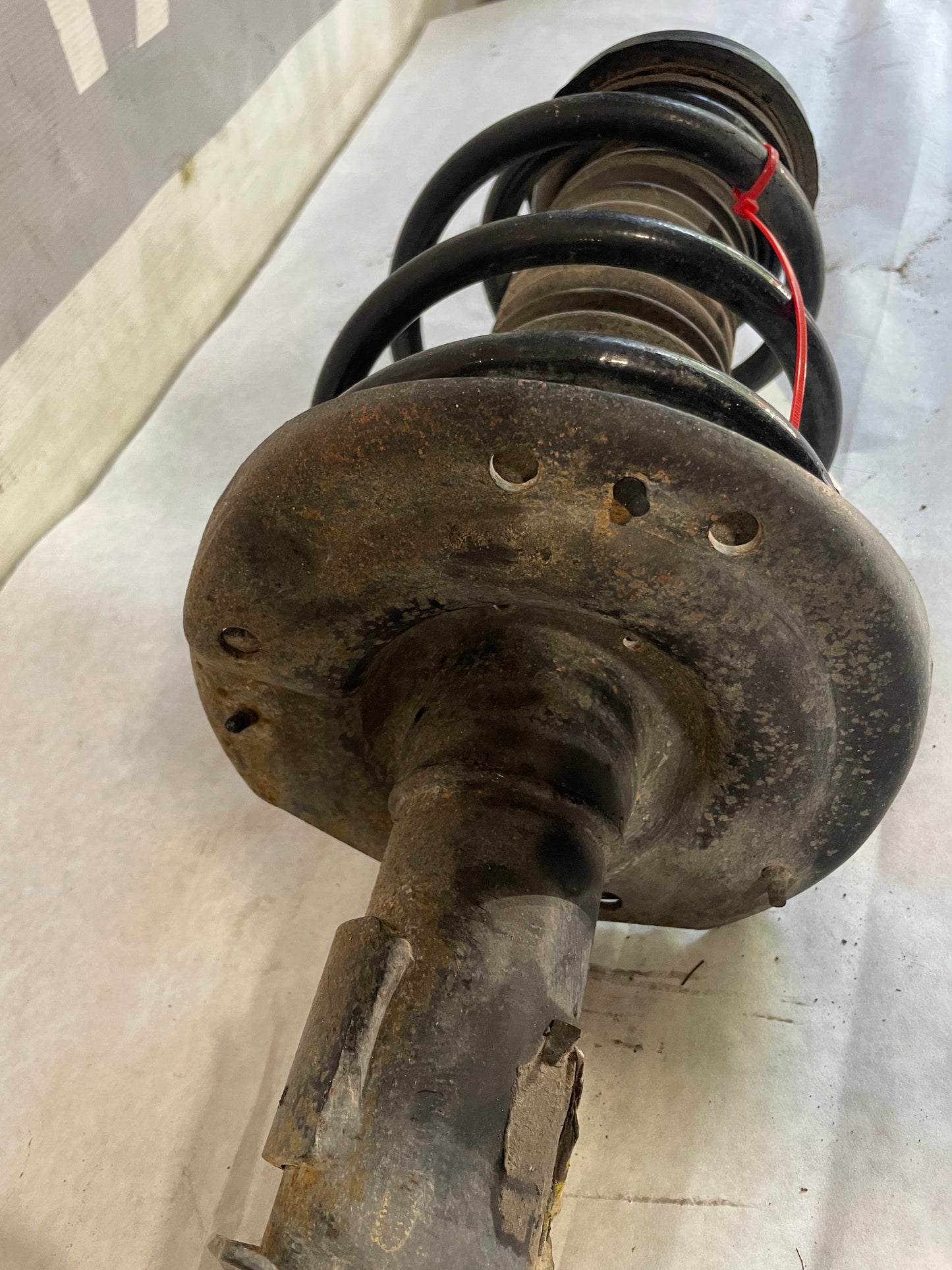 2012 Chevy Camaro SS Front RH Passenger Shock Strut Assembly Absorber OEM - Day's Parts Yard