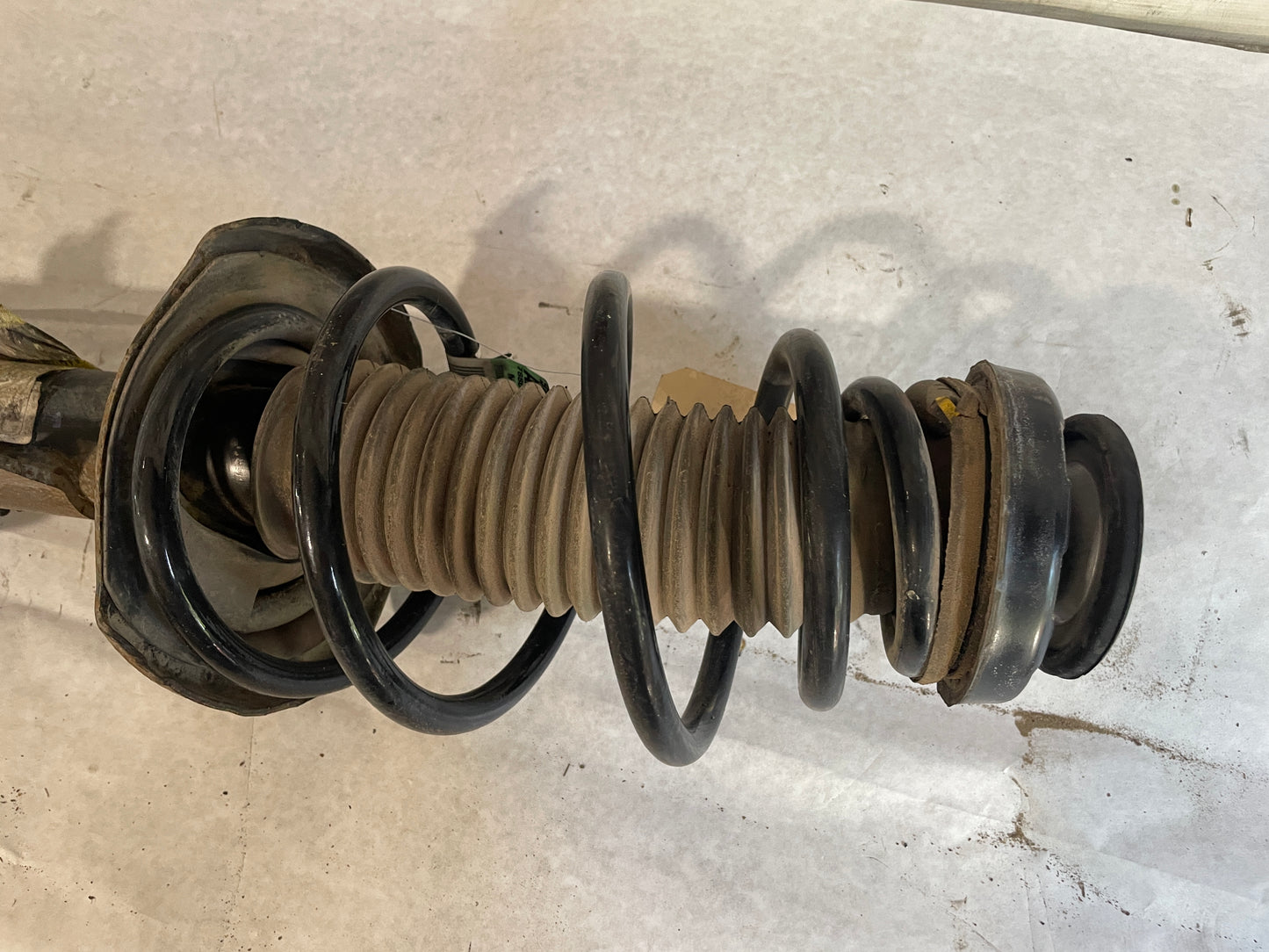 2012 Chevy Camaro SS Front RH Passenger Shock Strut Assembly Absorber OEM - Day's Parts Yard