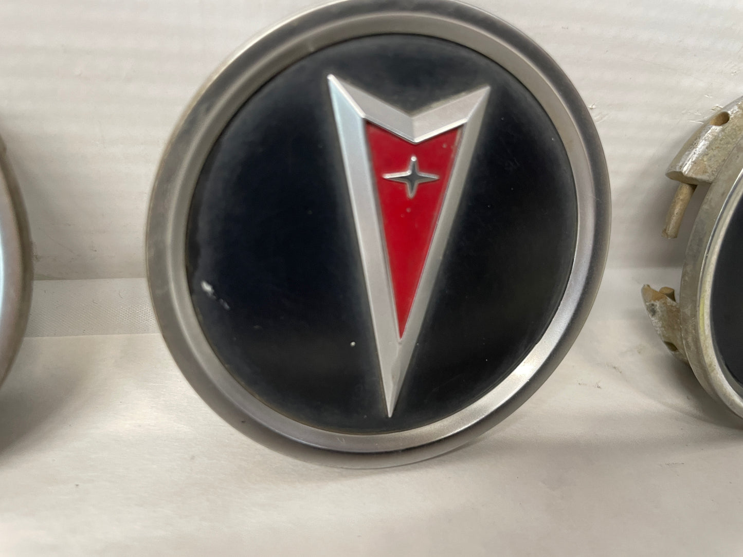 2005 Pontiac GTO Wheel Center Cap Set OEM - Day's Parts Yard