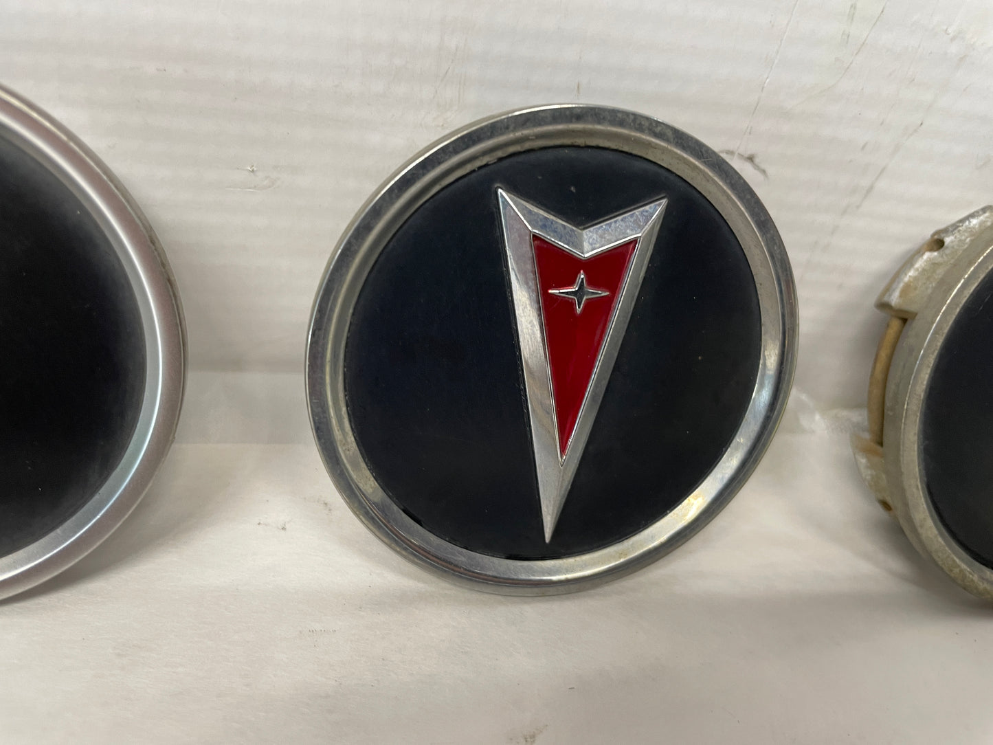 2005 Pontiac GTO Wheel Center Cap Set OEM - Day's Parts Yard