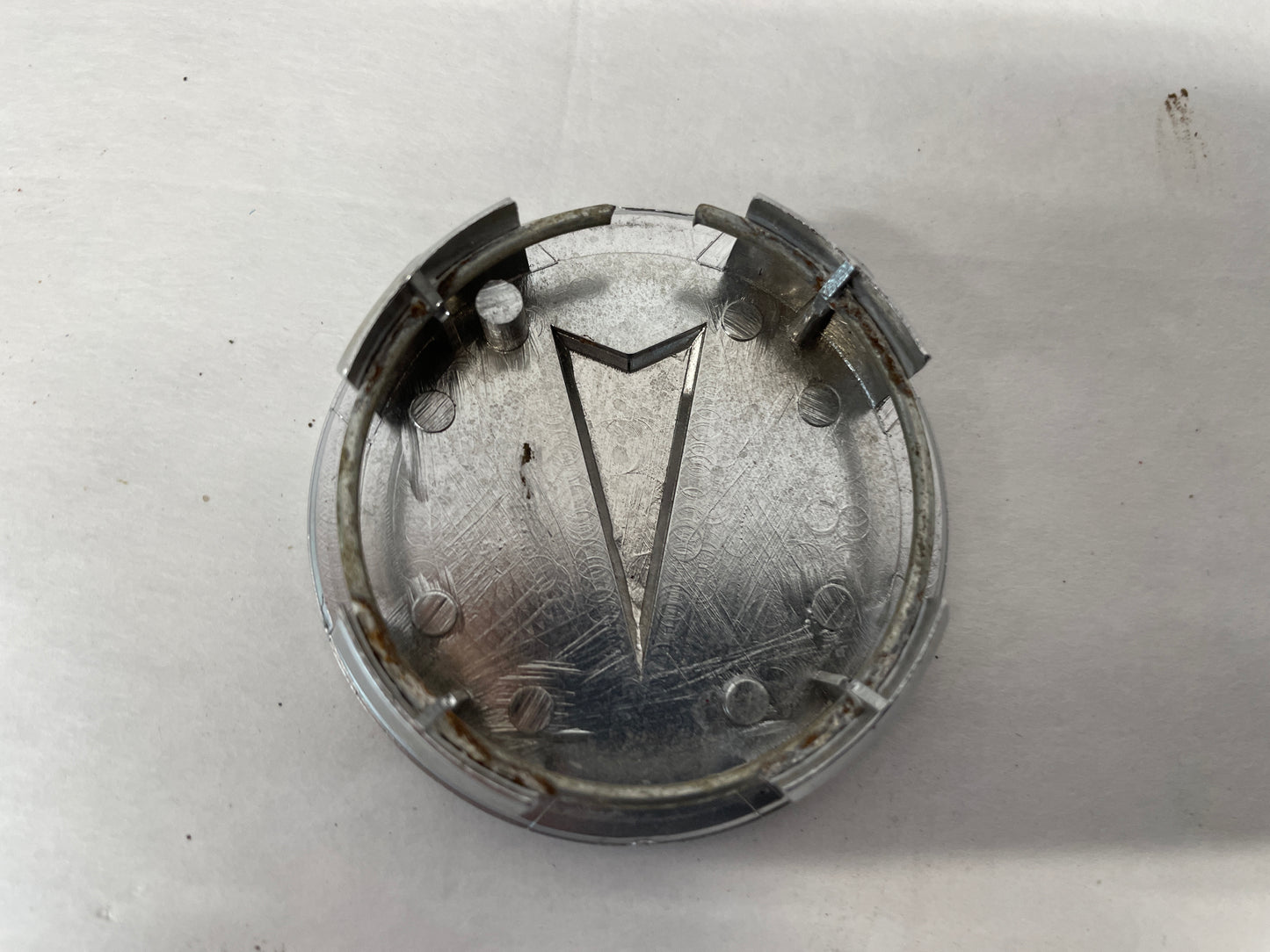 2005 Pontiac GTO Wheel Center Cap Aftermarket - Day's Parts Yard