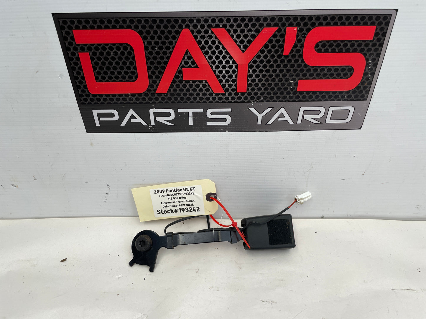 2009 Pontiac G8 GT Front RH Passenger Seat Buckle OEM - Day's Parts Yard
