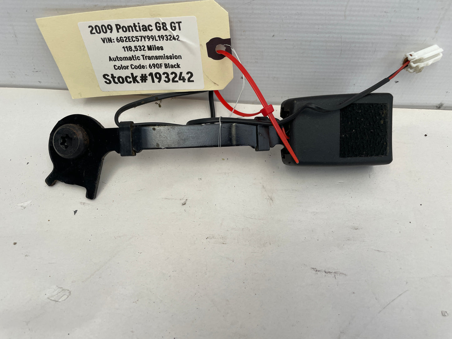 2009 Pontiac G8 GT Front RH Passenger Seat Buckle OEM - Day's Parts Yard
