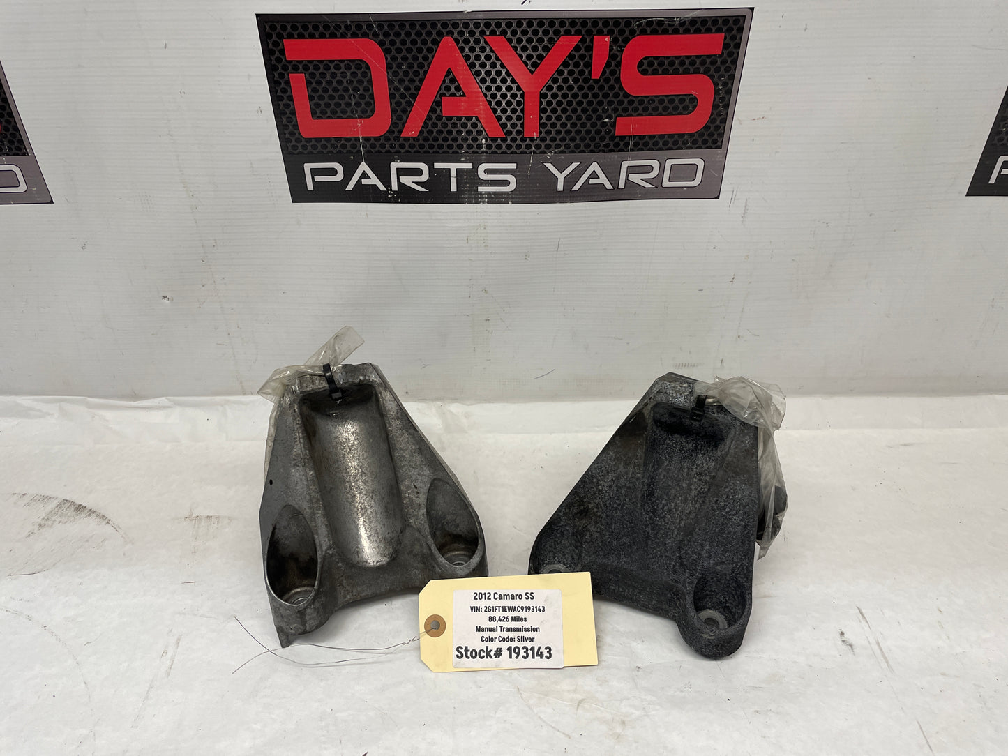 2012 Chevy Camaro SS RH & LH Engine Motor Mounts Stands Brackets OEM
