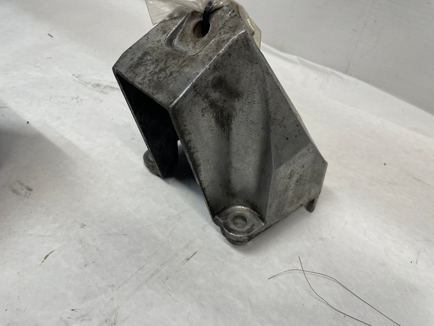 2012 Chevy Camaro SS RH & LH Engine Motor Mounts Stands Brackets OEM