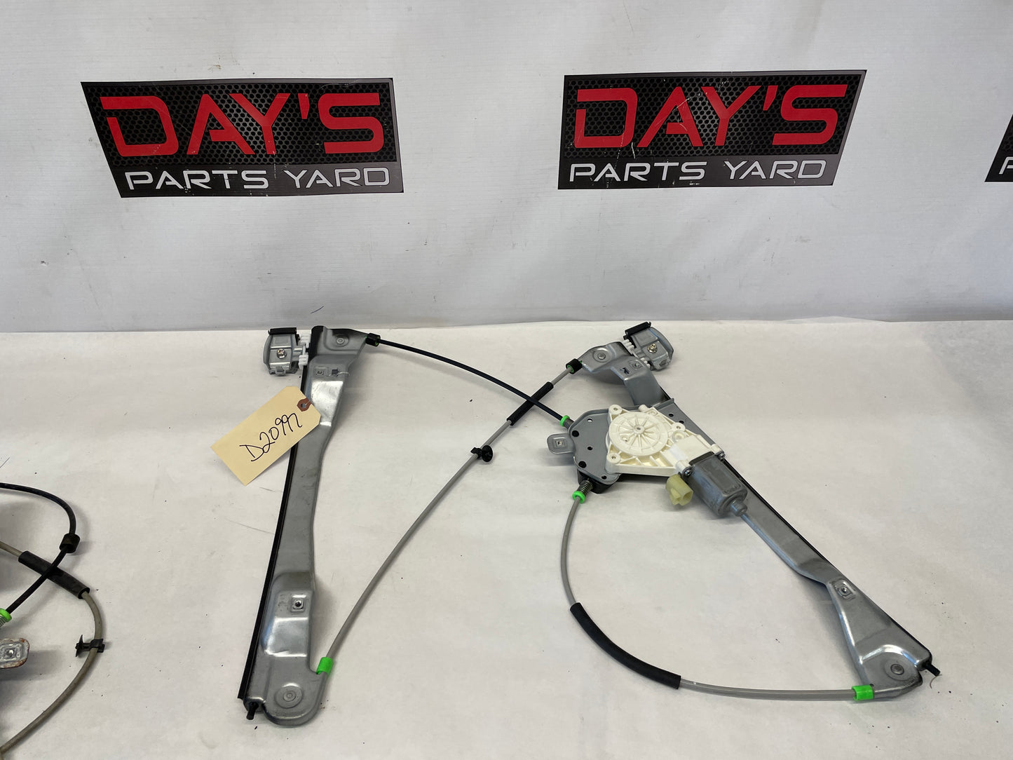 2009 Pontiac G8 LH Driver Front Door Window Regulator Motor OEM - Day's Parts Yard
