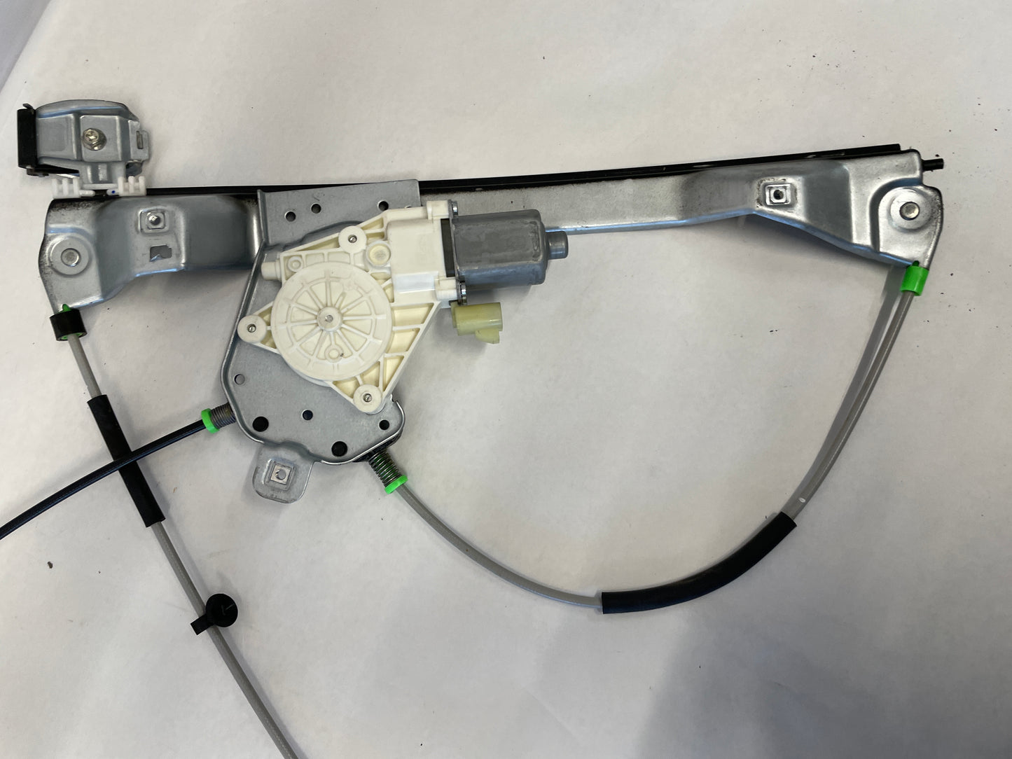 2009 Pontiac G8 LH Driver Front Door Window Regulator Motor OEM - Day's Parts Yard